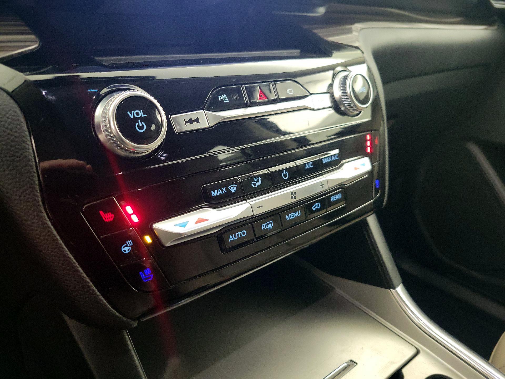 Thumbnail: 2021 Ford Explorer - 16