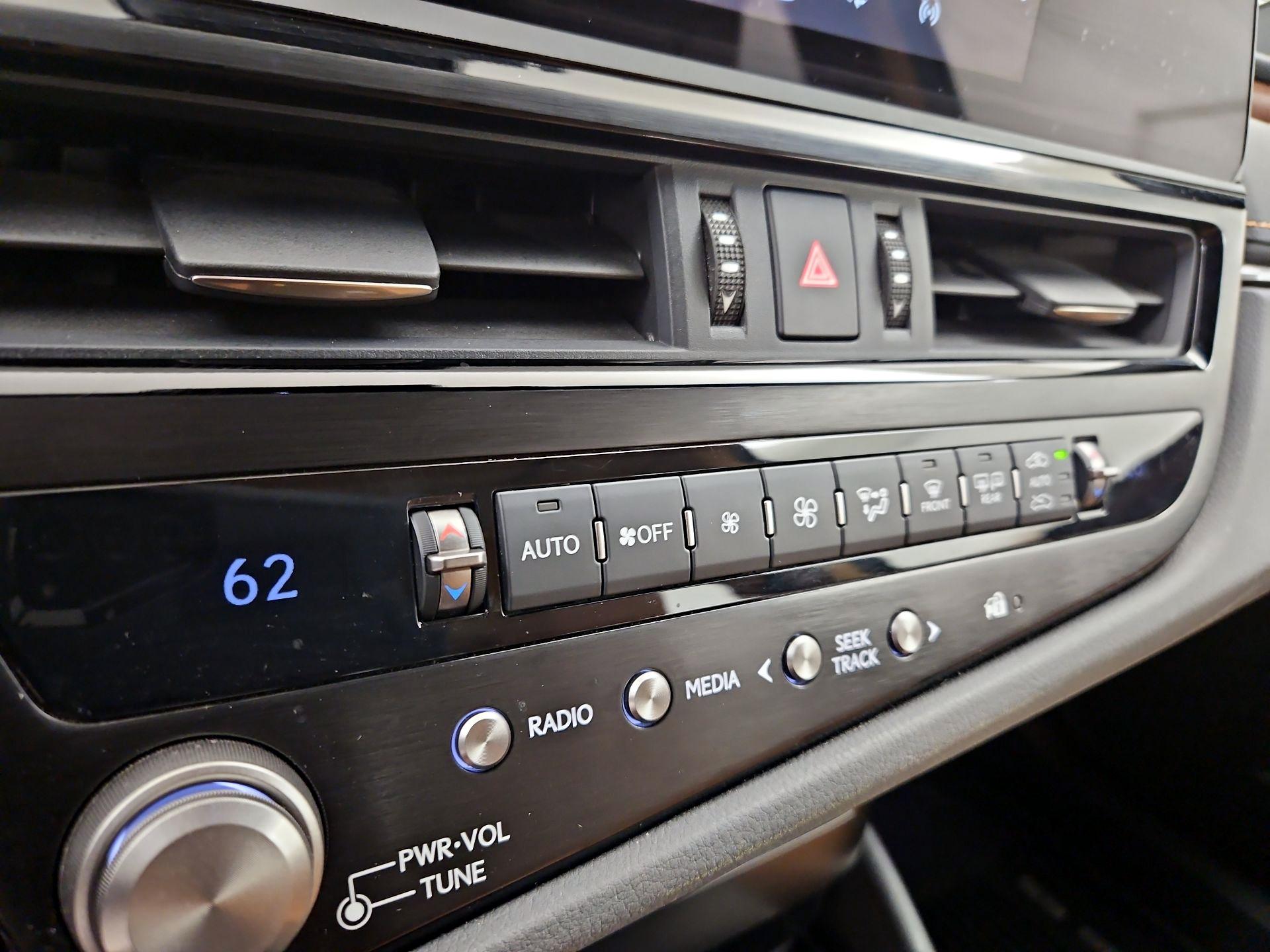 Thumbnail: 2025 Lexus ES - 16