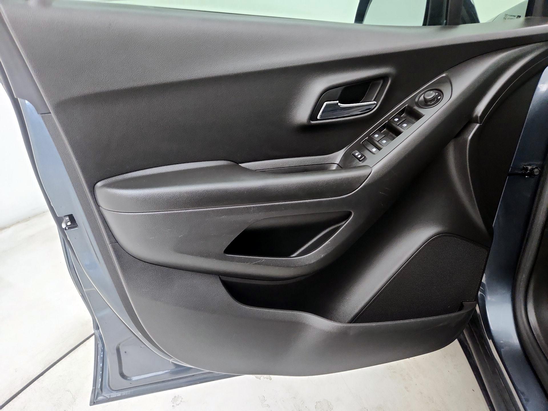 Thumbnail: 2021 Chevrolet Trax - 12