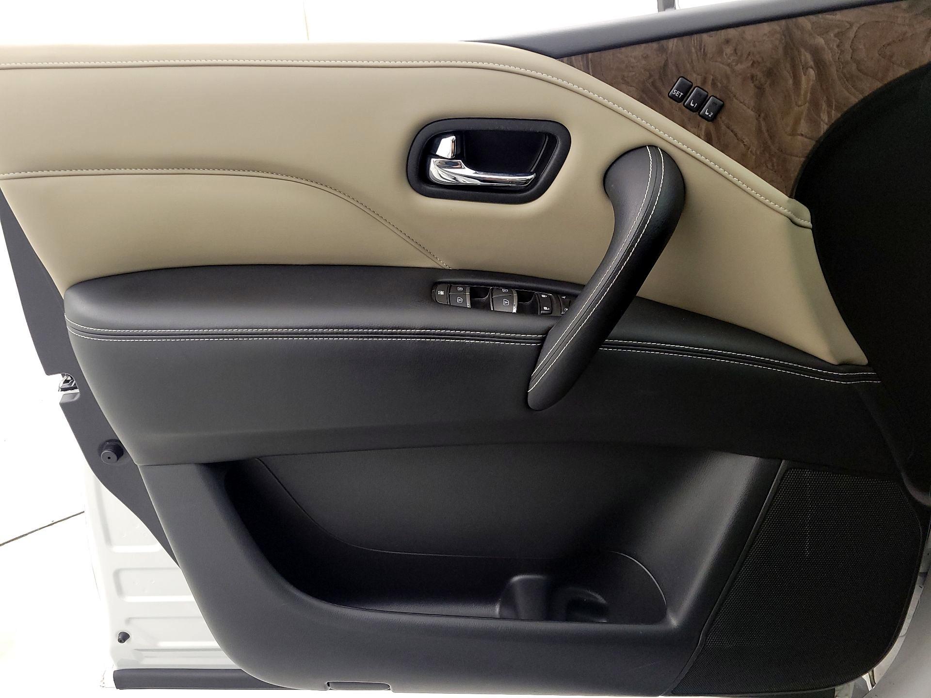 Thumbnail: 2023 INFINITI QX80 - 10