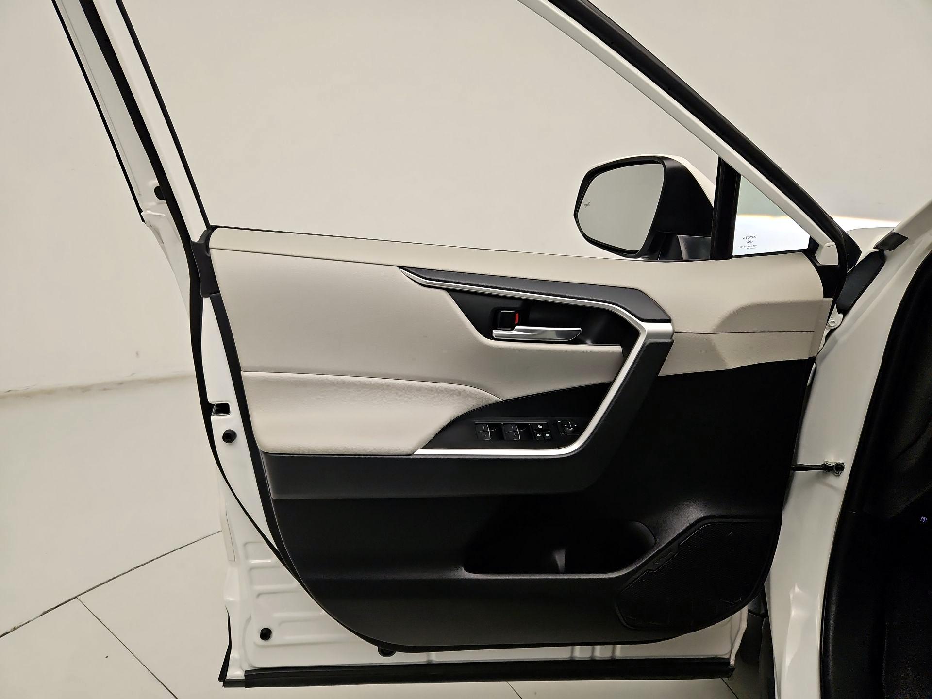 Thumbnail: 2023 Toyota RAV4 - 12