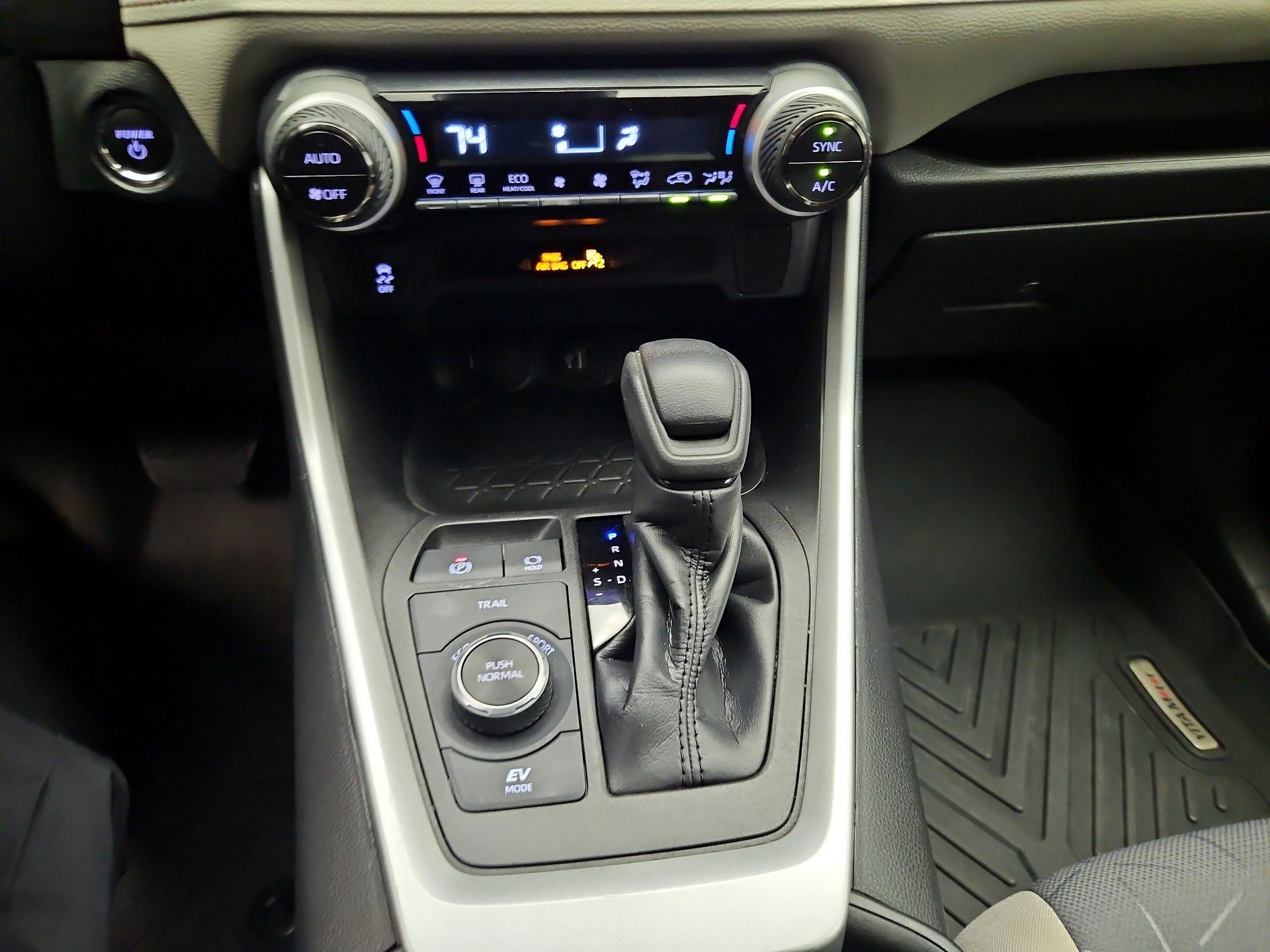 Thumbnail: 2023 Toyota RAV4 - 16