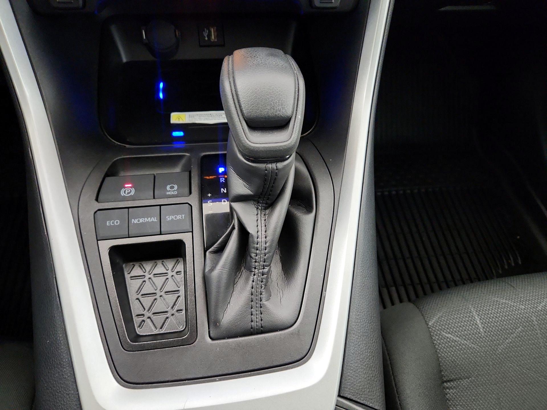 Thumbnail: 2024 Toyota RAV4 - 17