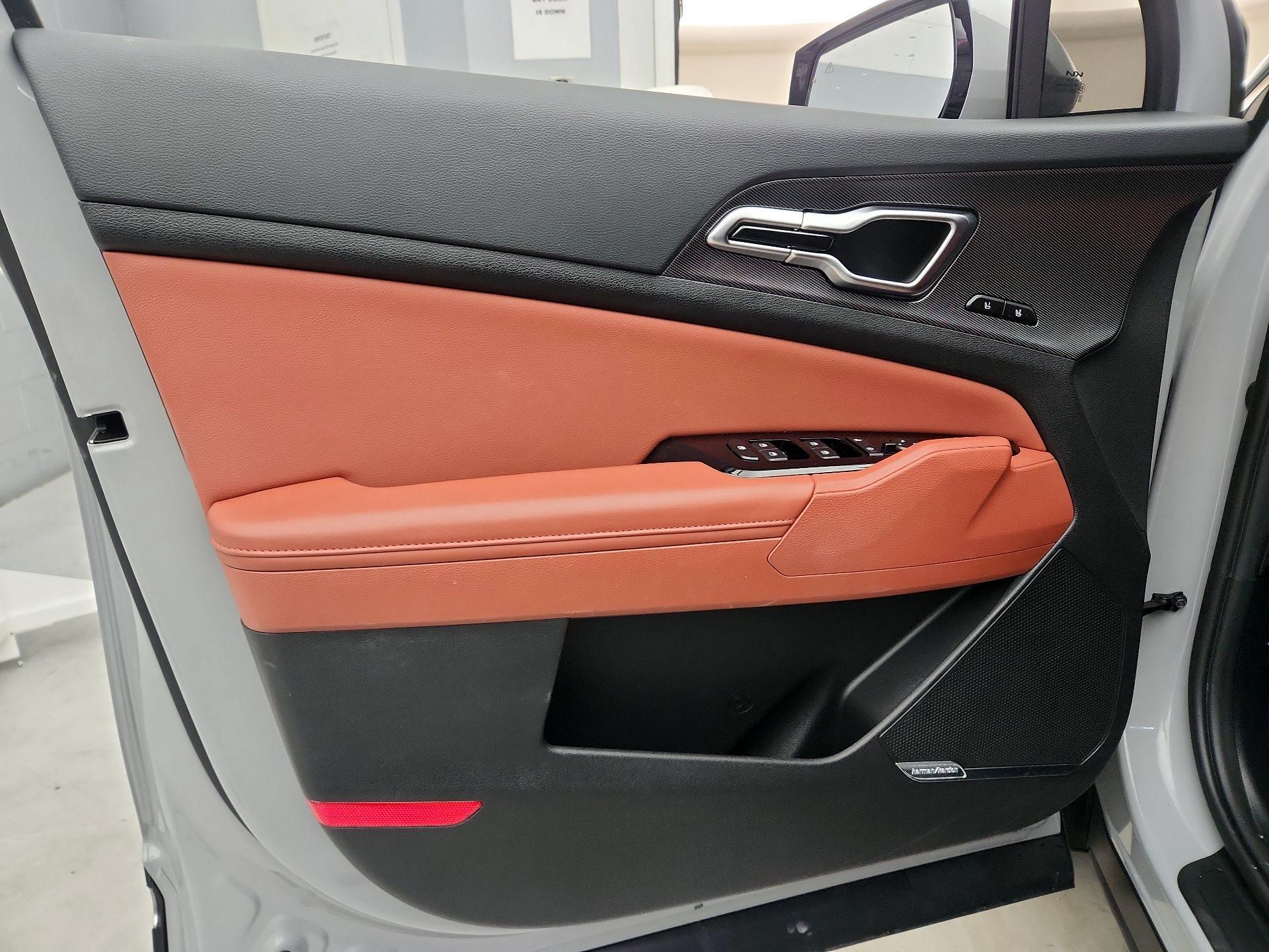 Thumbnail: 2025 Kia Sportage - 12