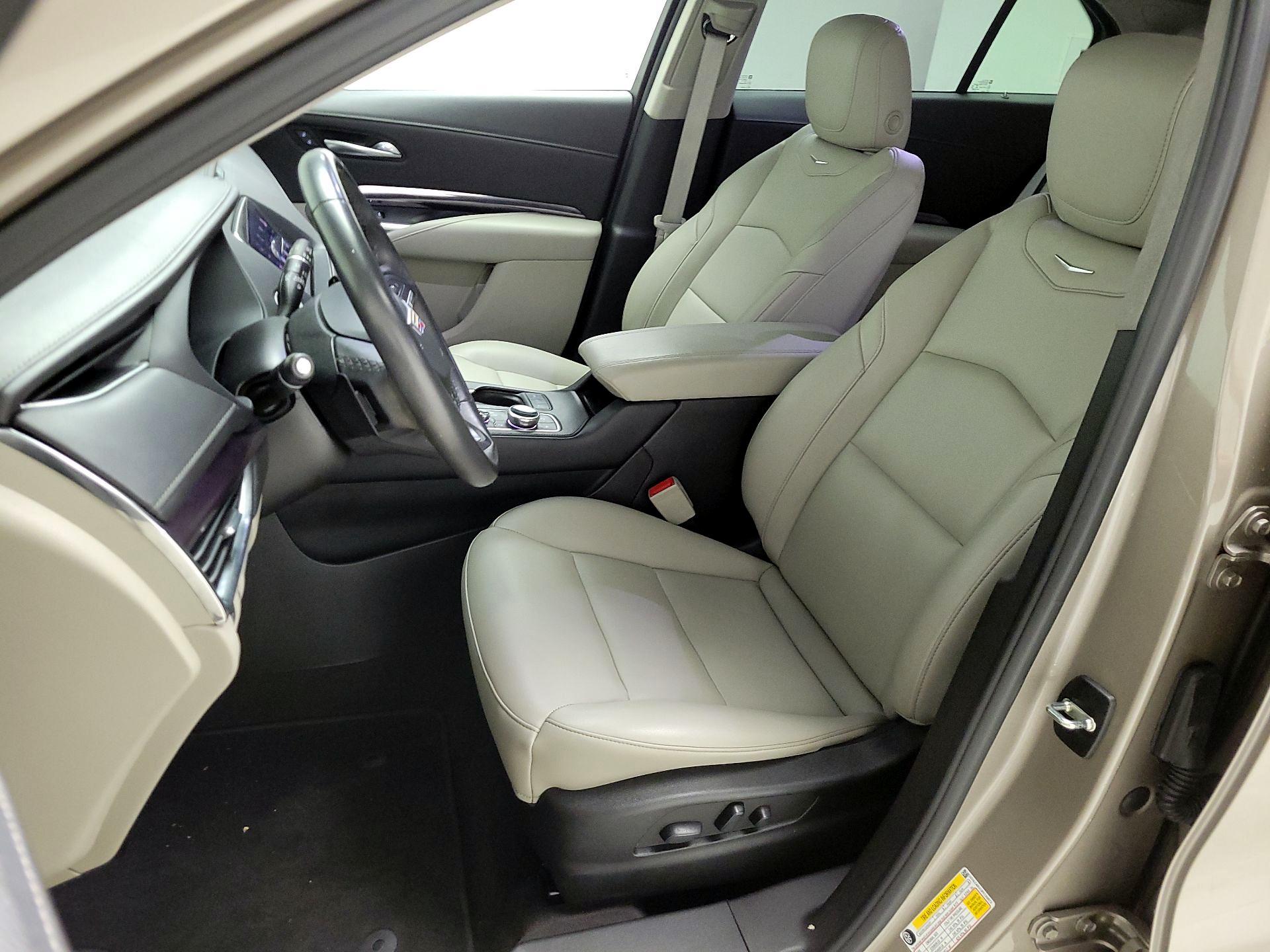 Thumbnail: 2023 Cadillac XT4 - 11