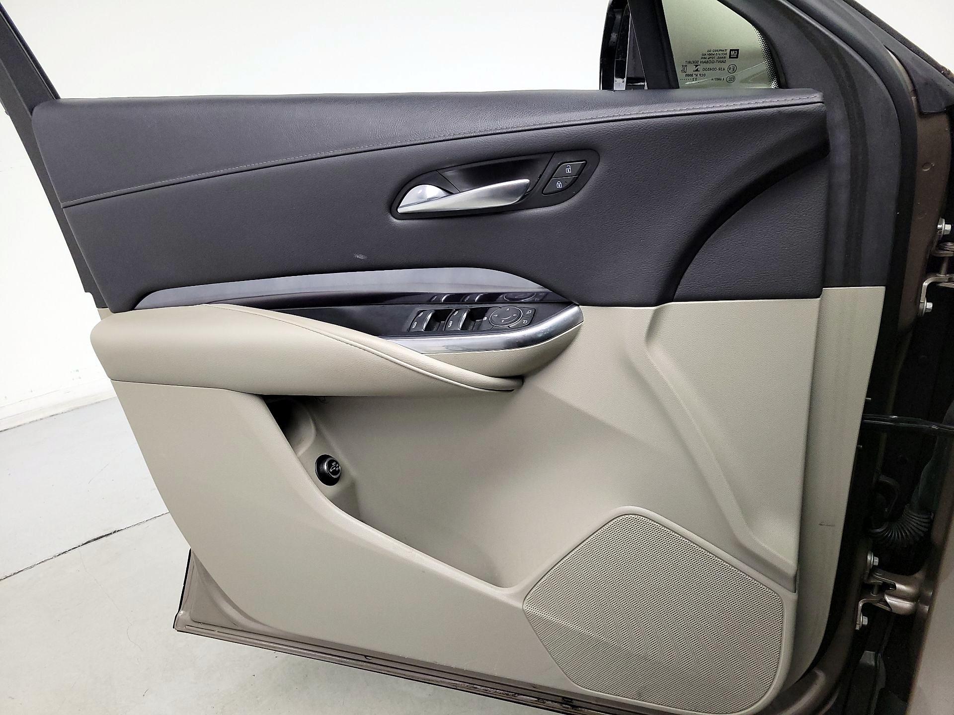 Thumbnail: 2023 Cadillac XT4 - 12