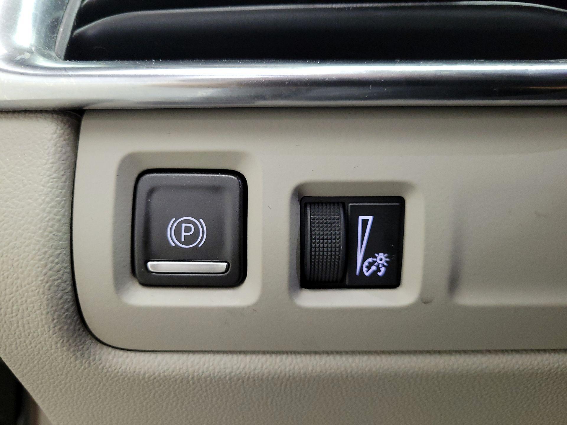 Thumbnail: 2023 Cadillac XT4 - 13