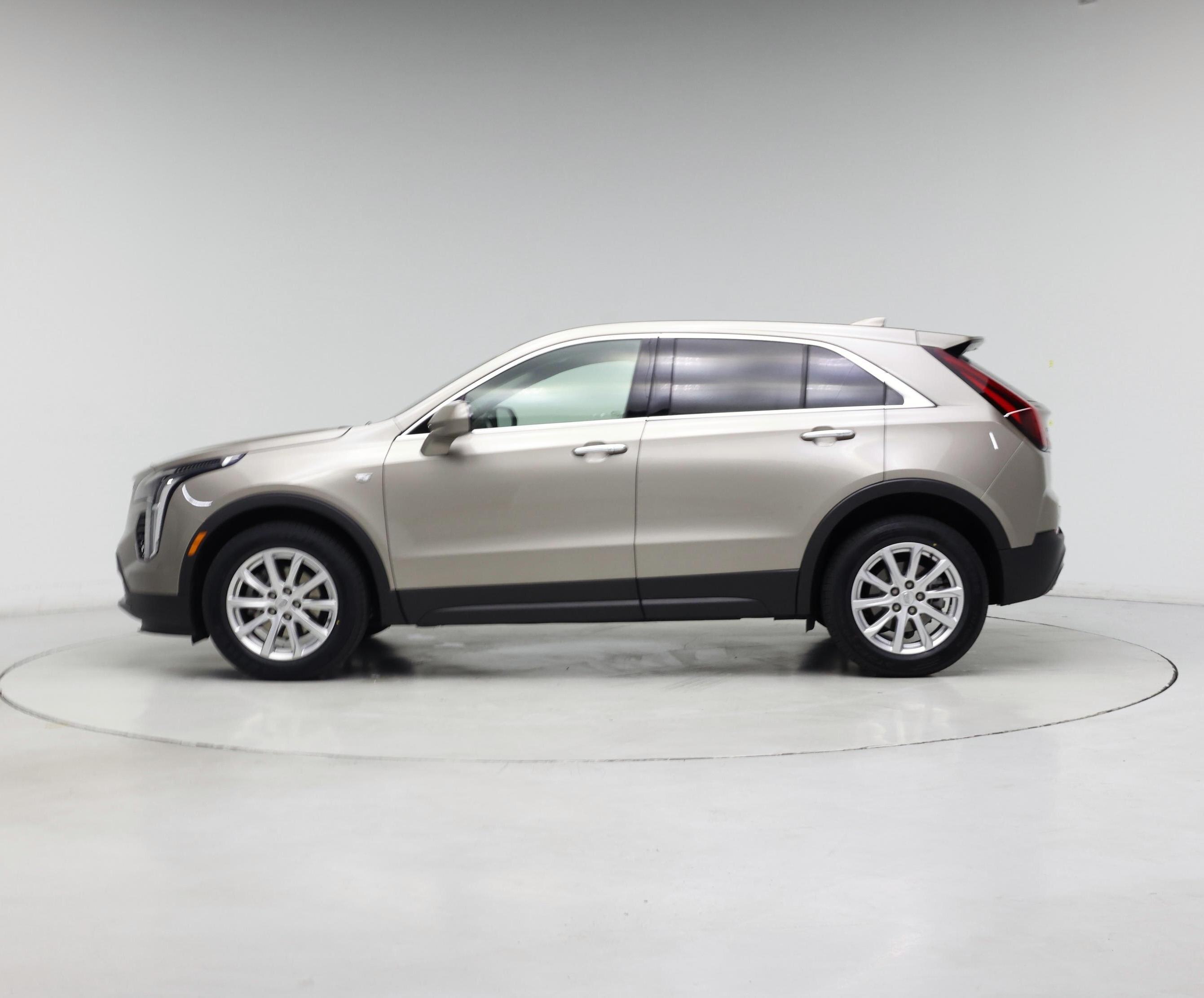 Thumbnail: 2023 Cadillac XT4 - 3