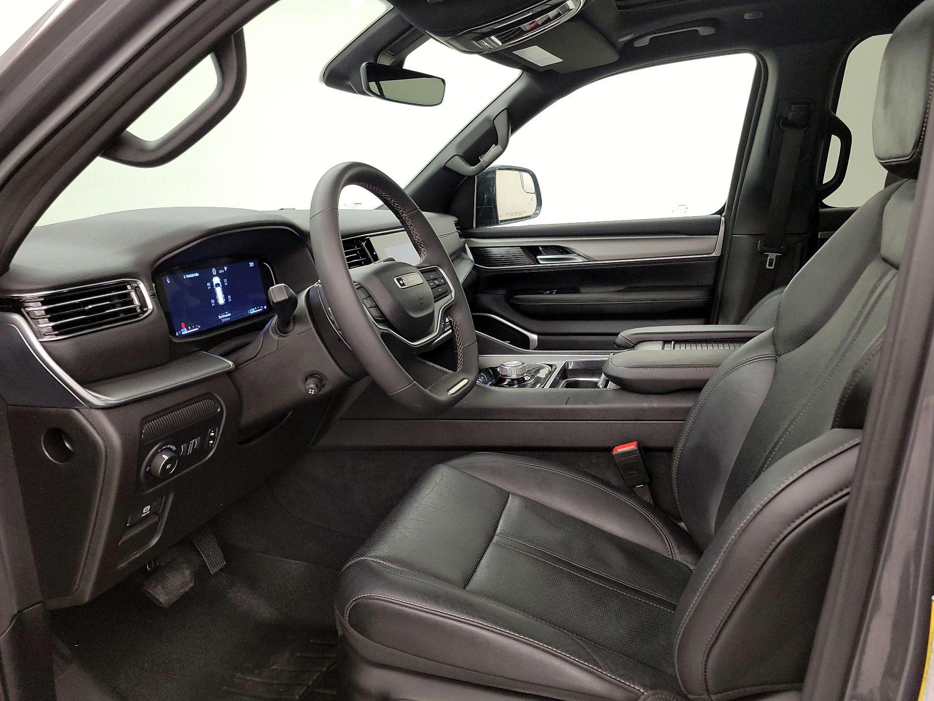 Thumbnail: 2023 Jeep Wagoneer - 11