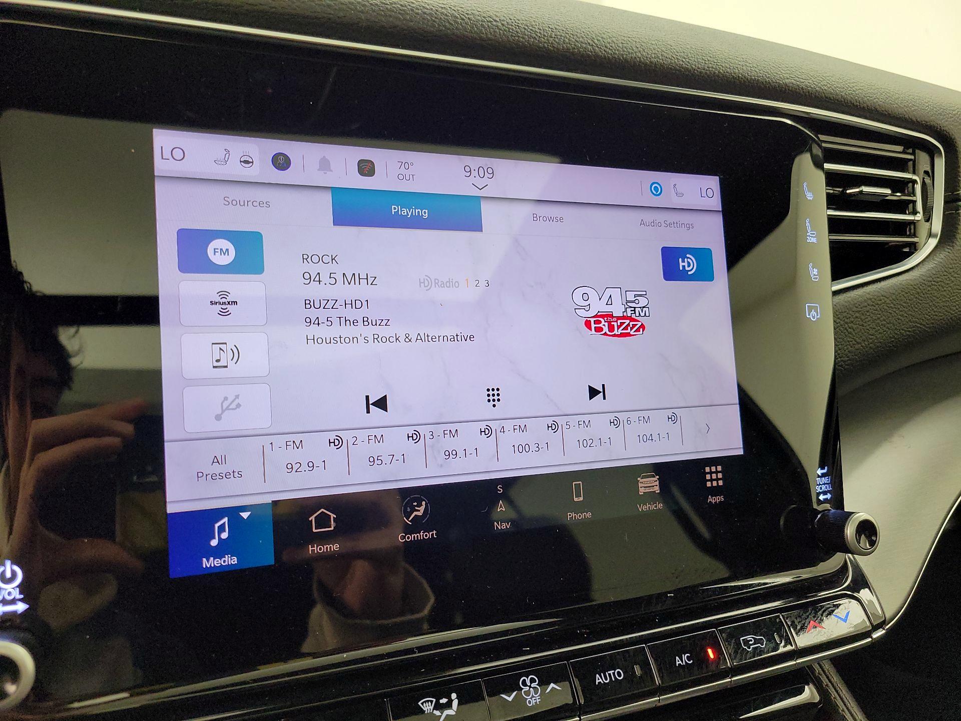 Thumbnail: 2023 Jeep Wagoneer - 16