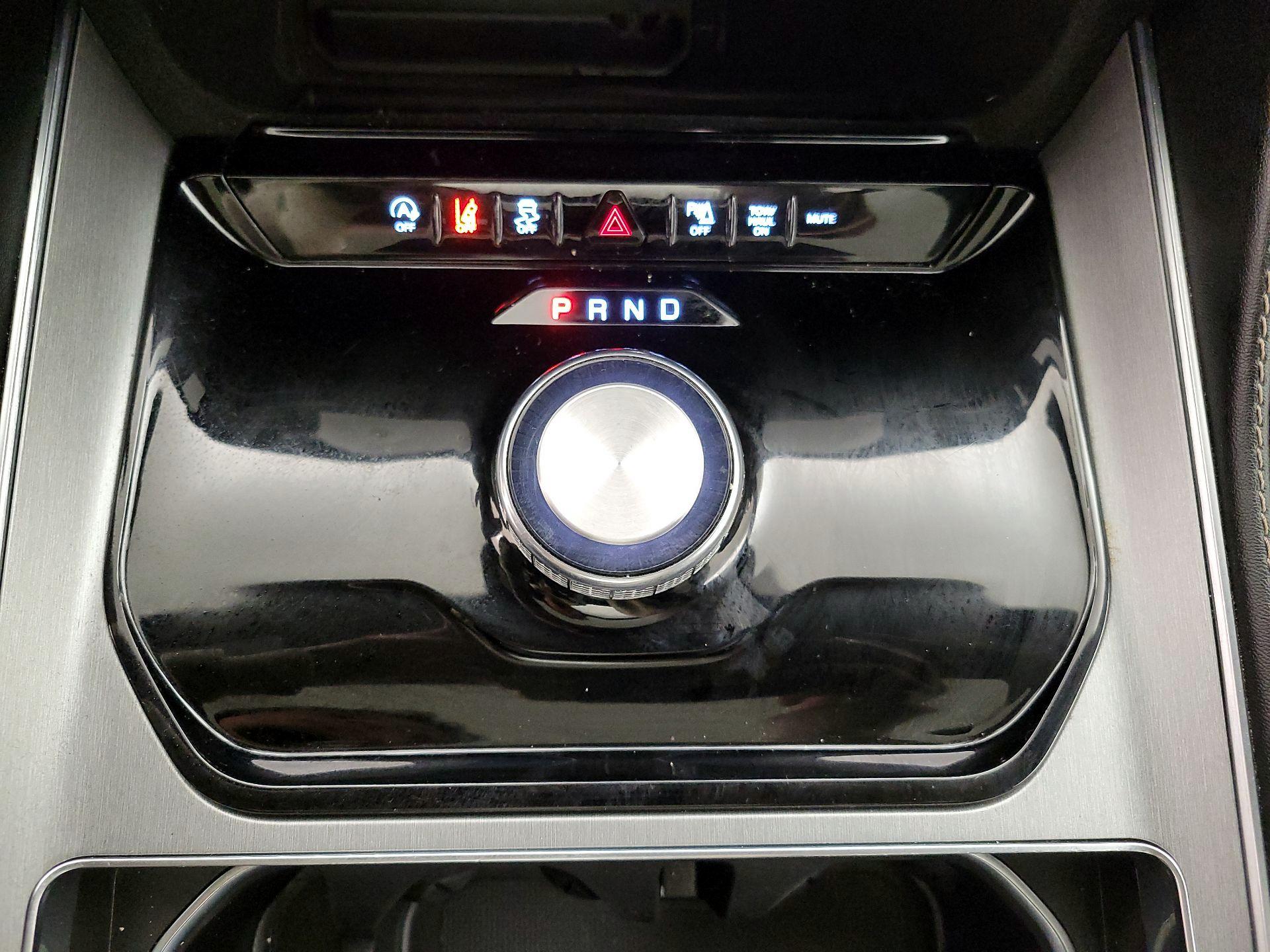 Thumbnail: 2023 Jeep Wagoneer - 18