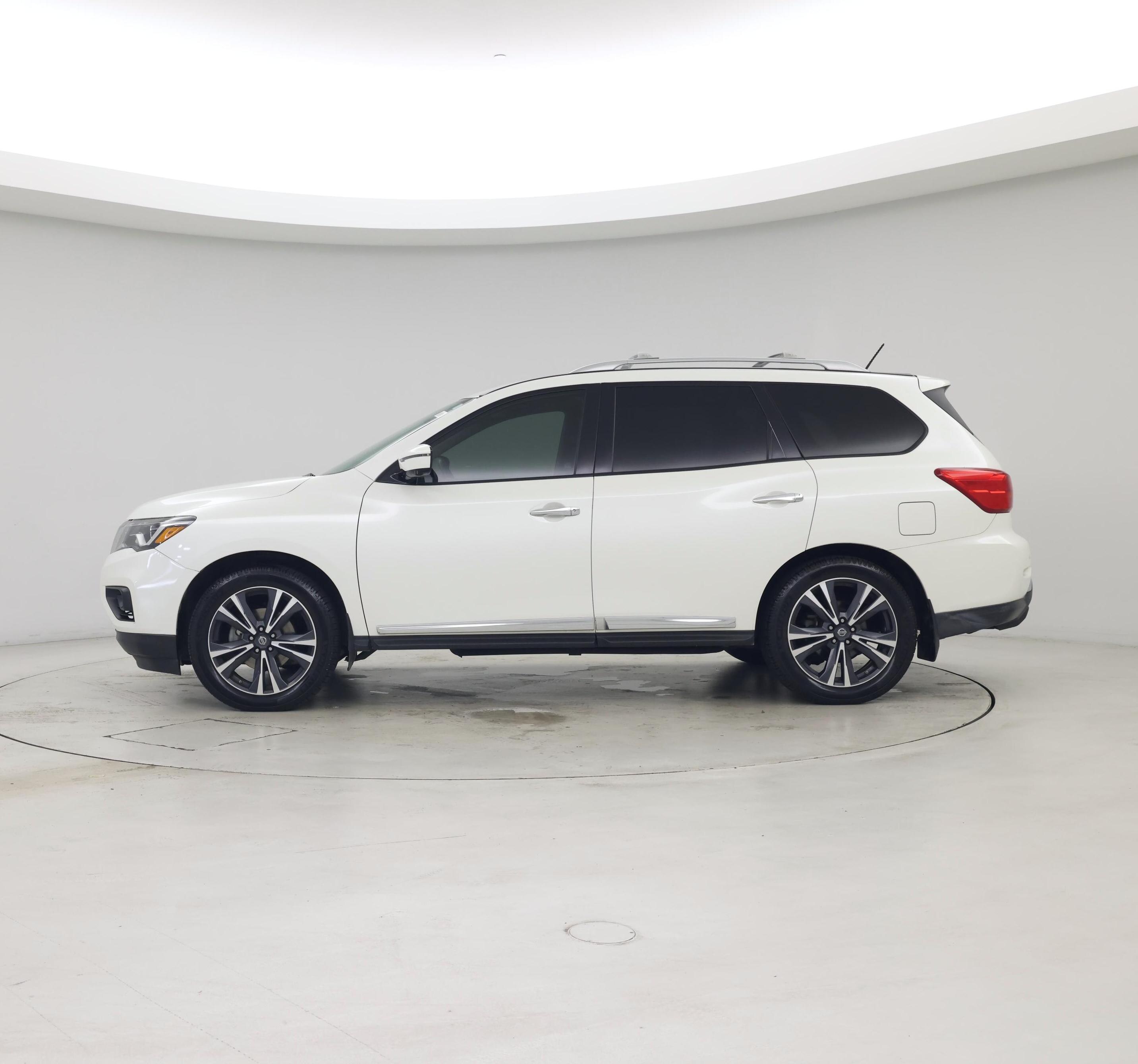 Thumbnail: 2017 Nissan Pathfinder - 3