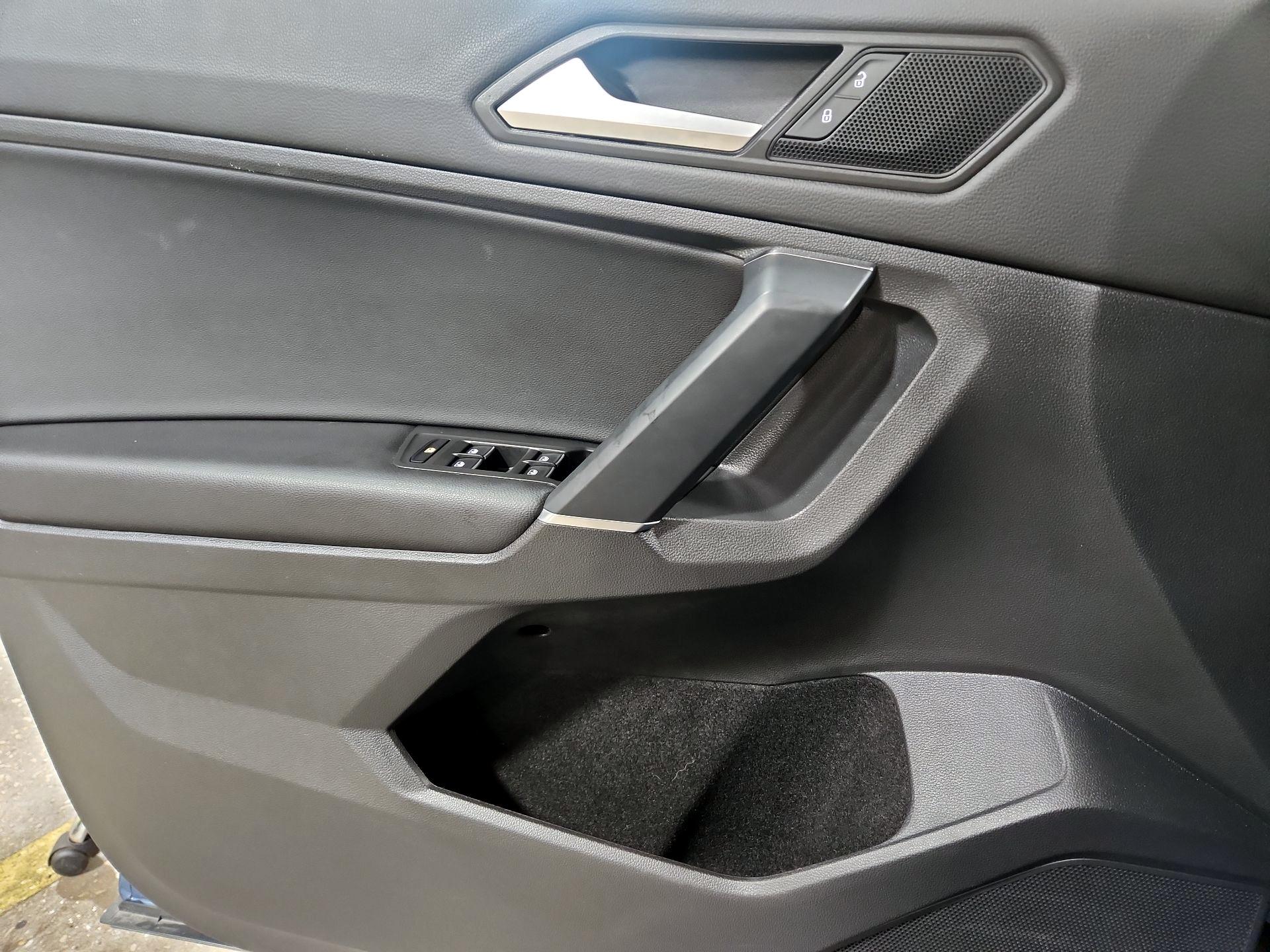 Thumbnail: 2020 Volkswagen Tiguan - 12