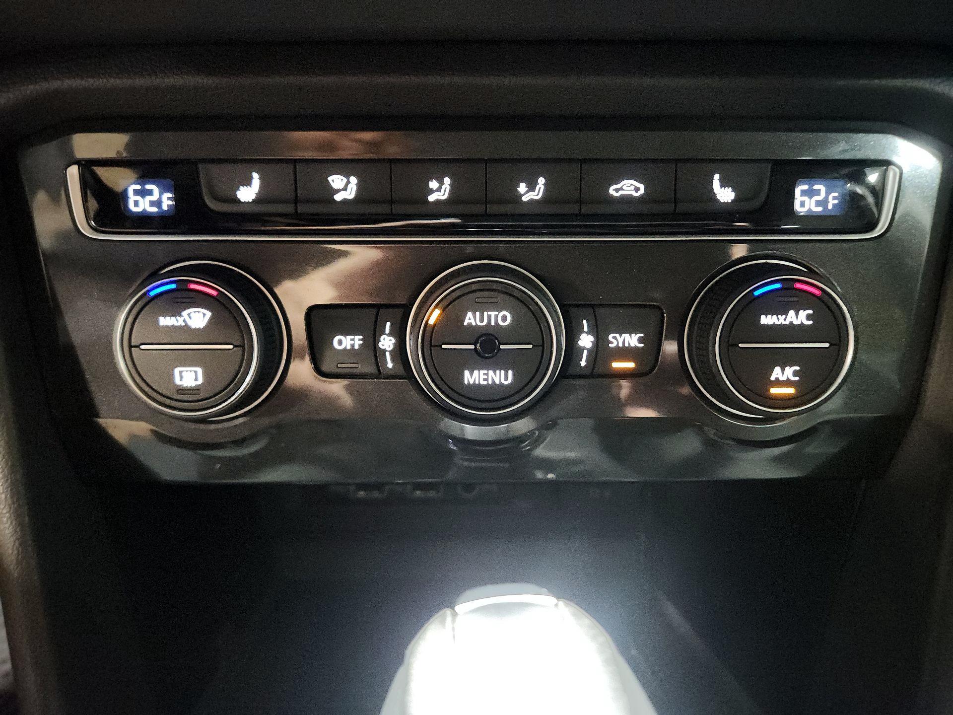 Thumbnail: 2020 Volkswagen Tiguan - 14