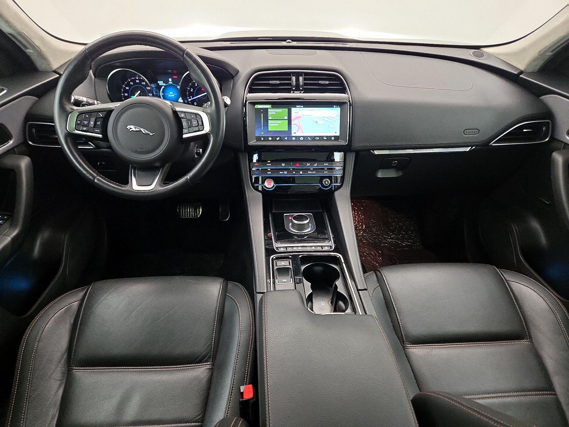 Thumbnail: 2019 Jaguar F-Pace - 9