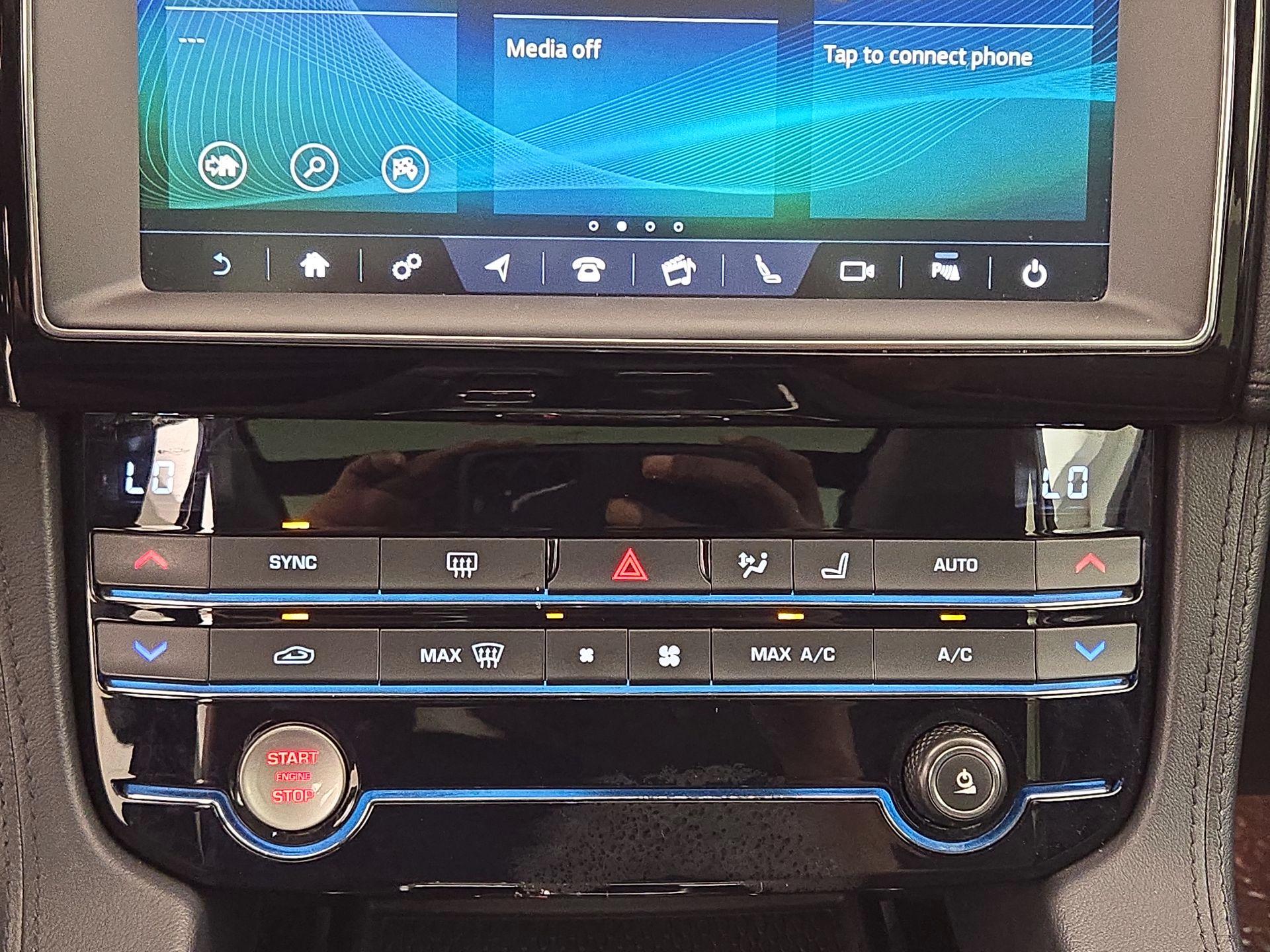 Thumbnail: 2019 Jaguar F-Pace - 17