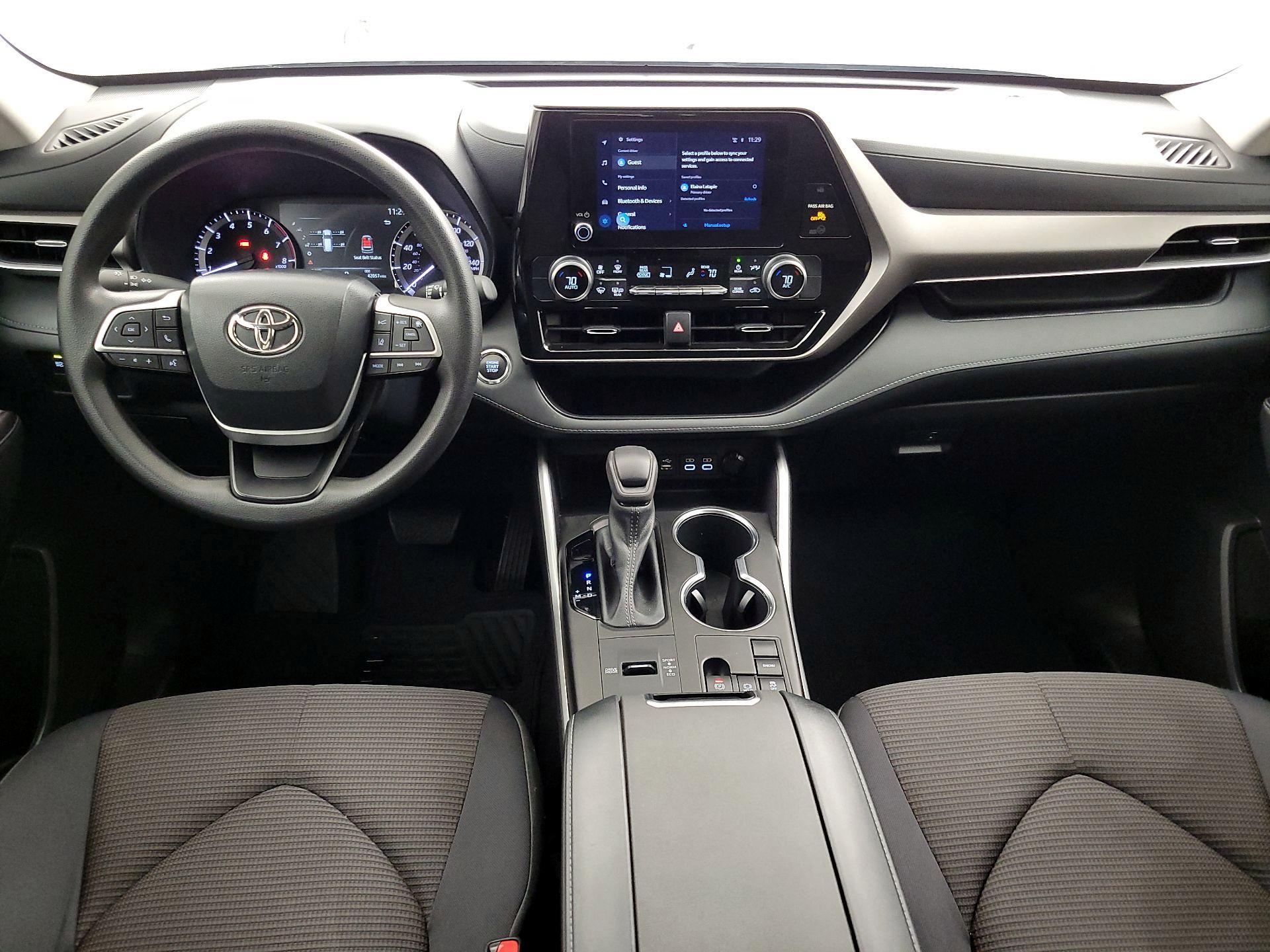 Thumbnail: 2023 Toyota Highlander - 9