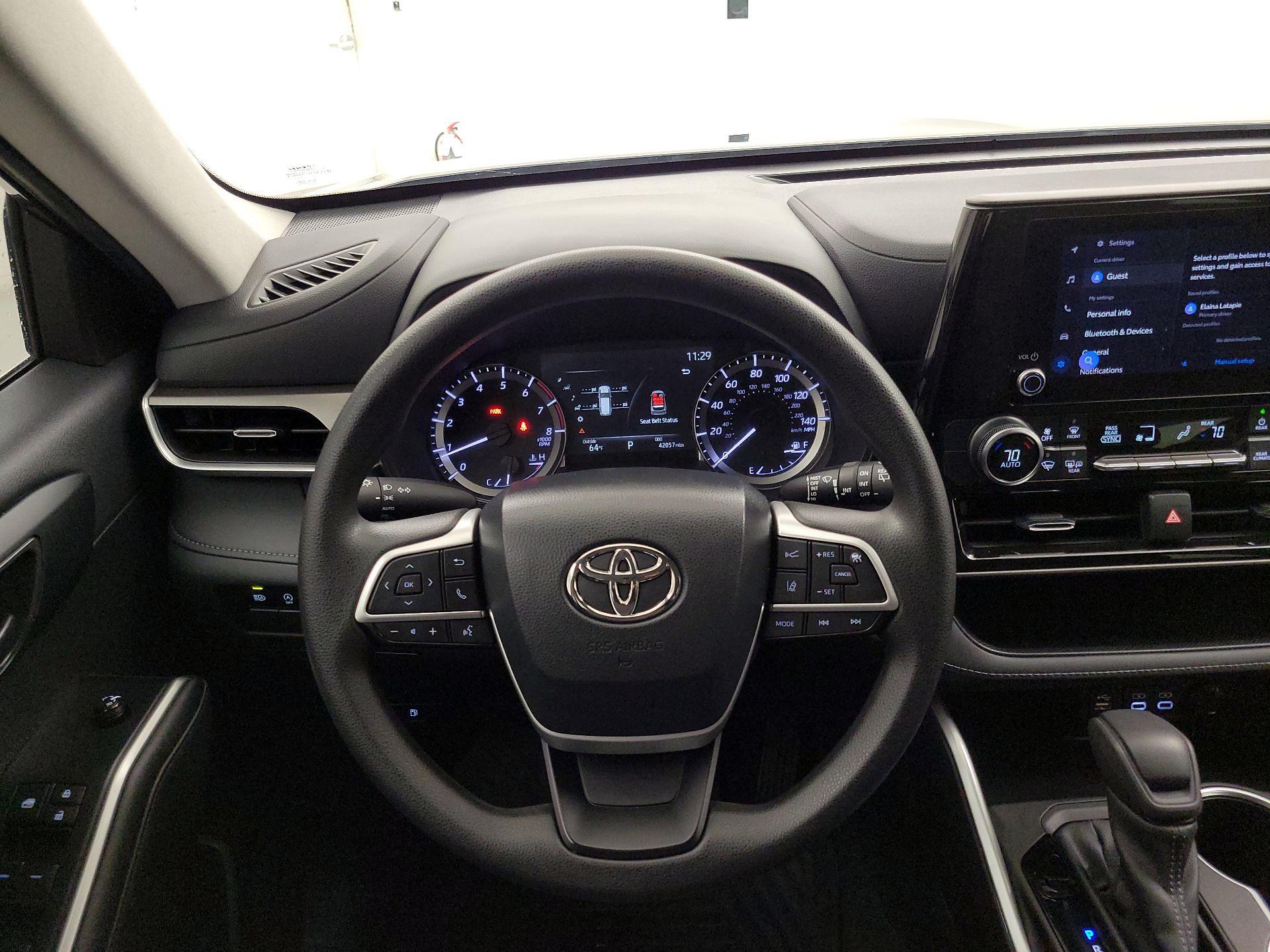 Thumbnail: 2023 Toyota Highlander - 10