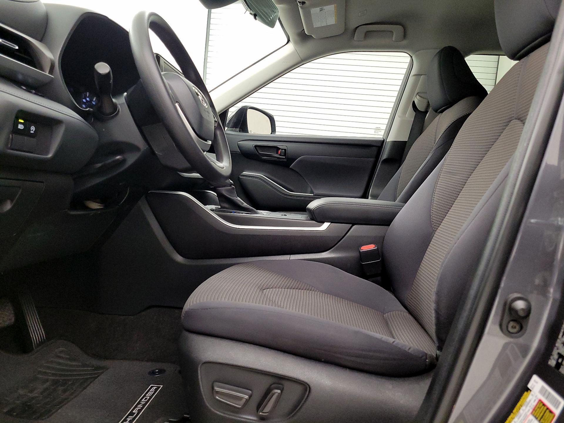 Thumbnail: 2023 Toyota Highlander - 11