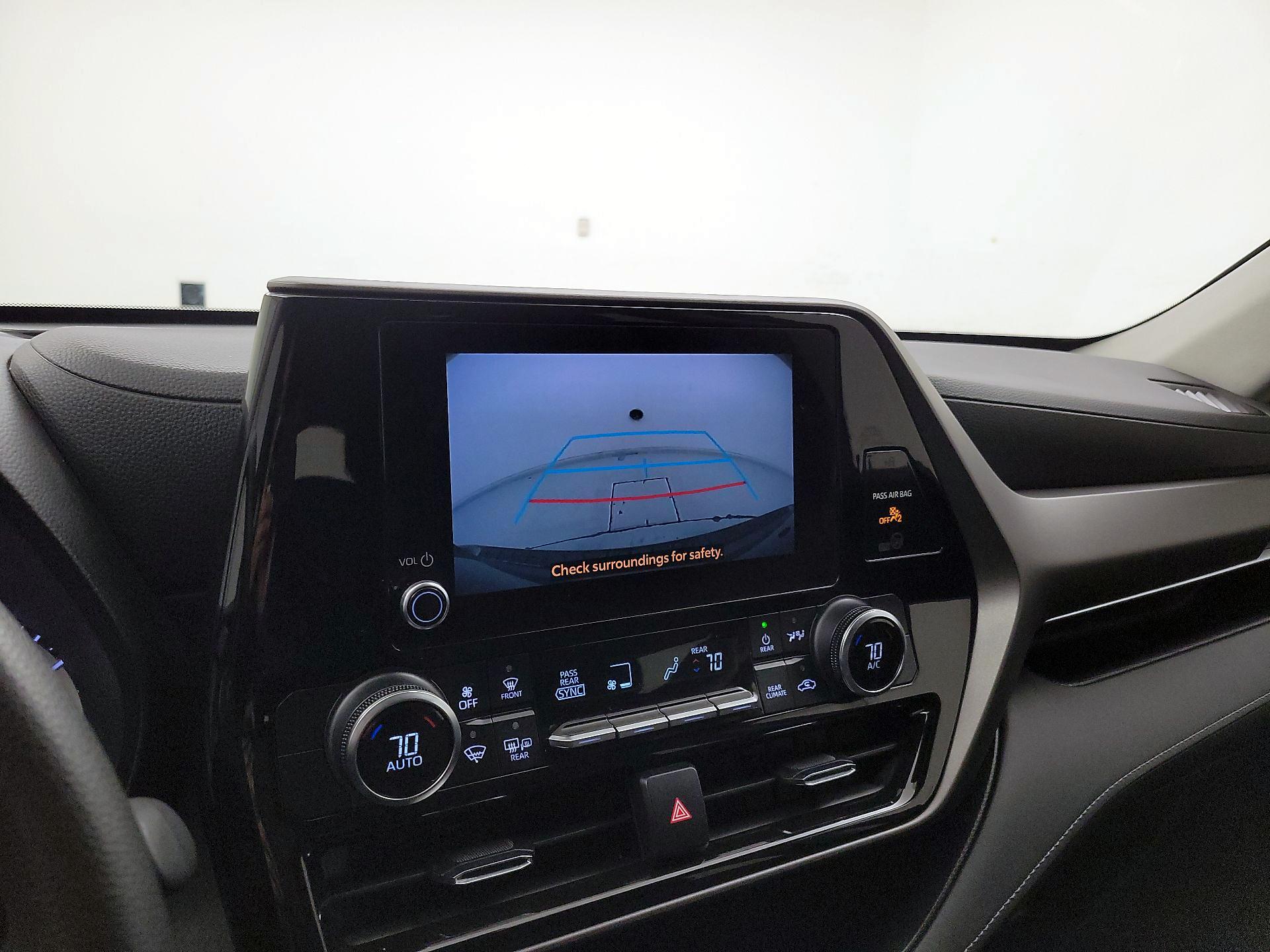 Thumbnail: 2023 Toyota Highlander - 14