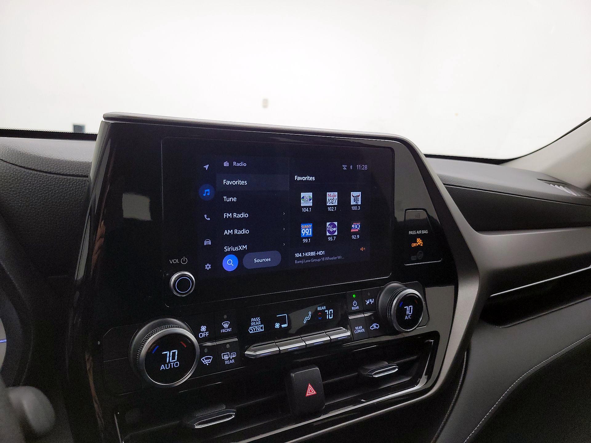 Thumbnail: 2023 Toyota Highlander - 15