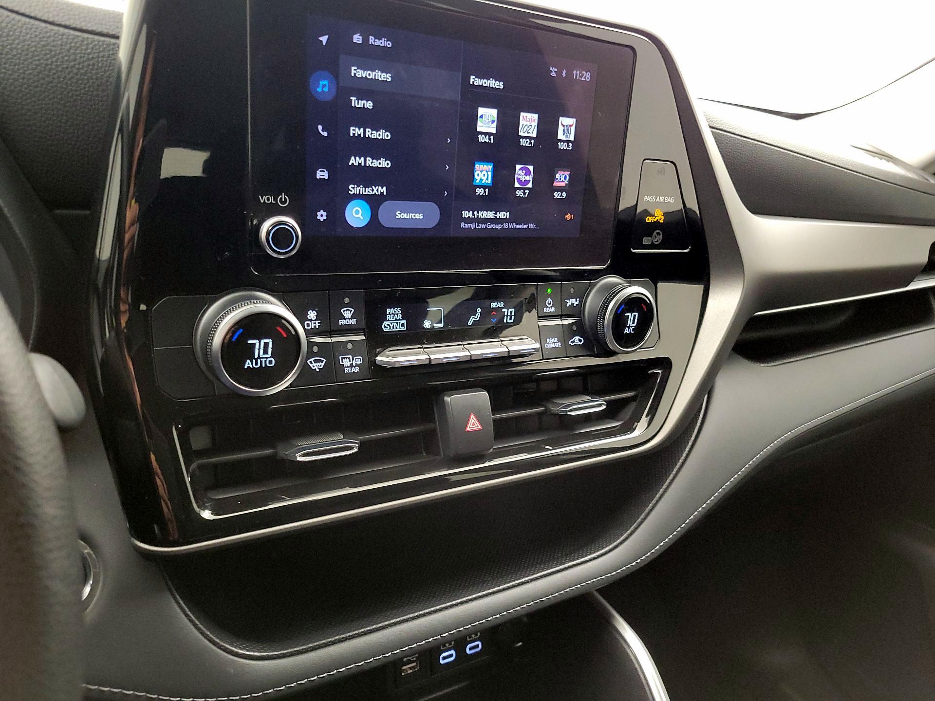 Thumbnail: 2023 Toyota Highlander - 16