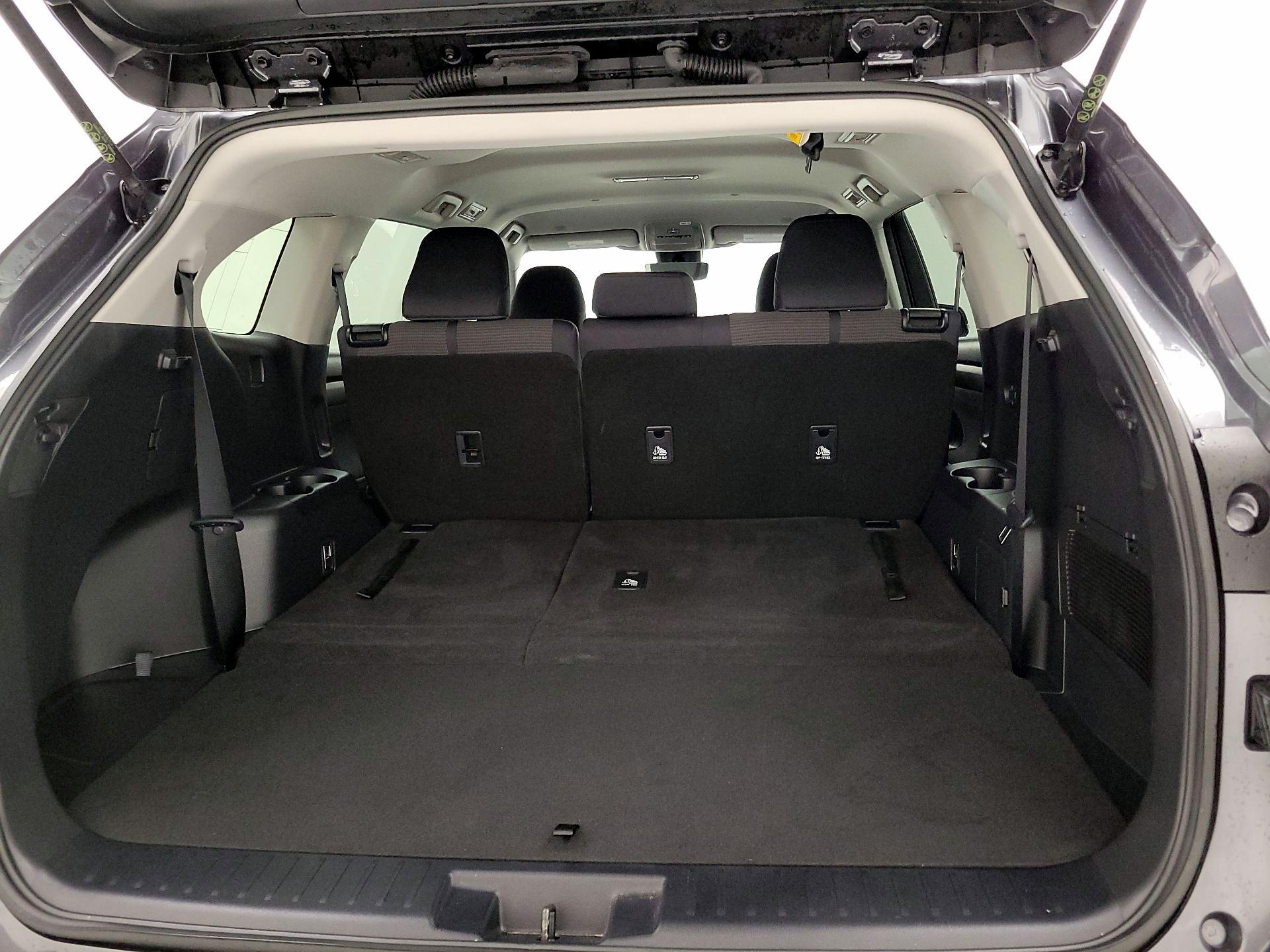 Thumbnail: 2023 Toyota Highlander - 20