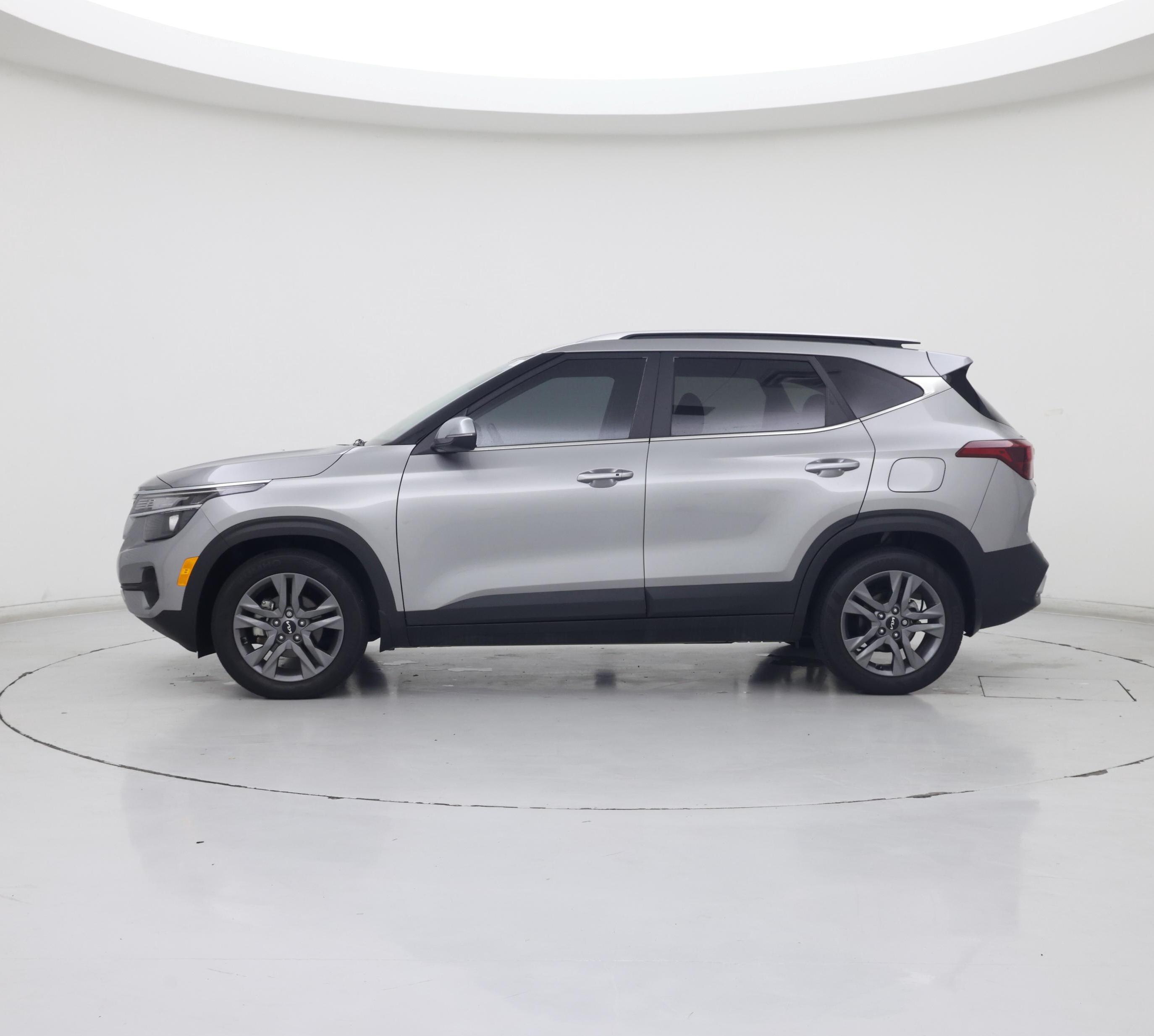 Thumbnail: 2023 Kia Seltos - 3