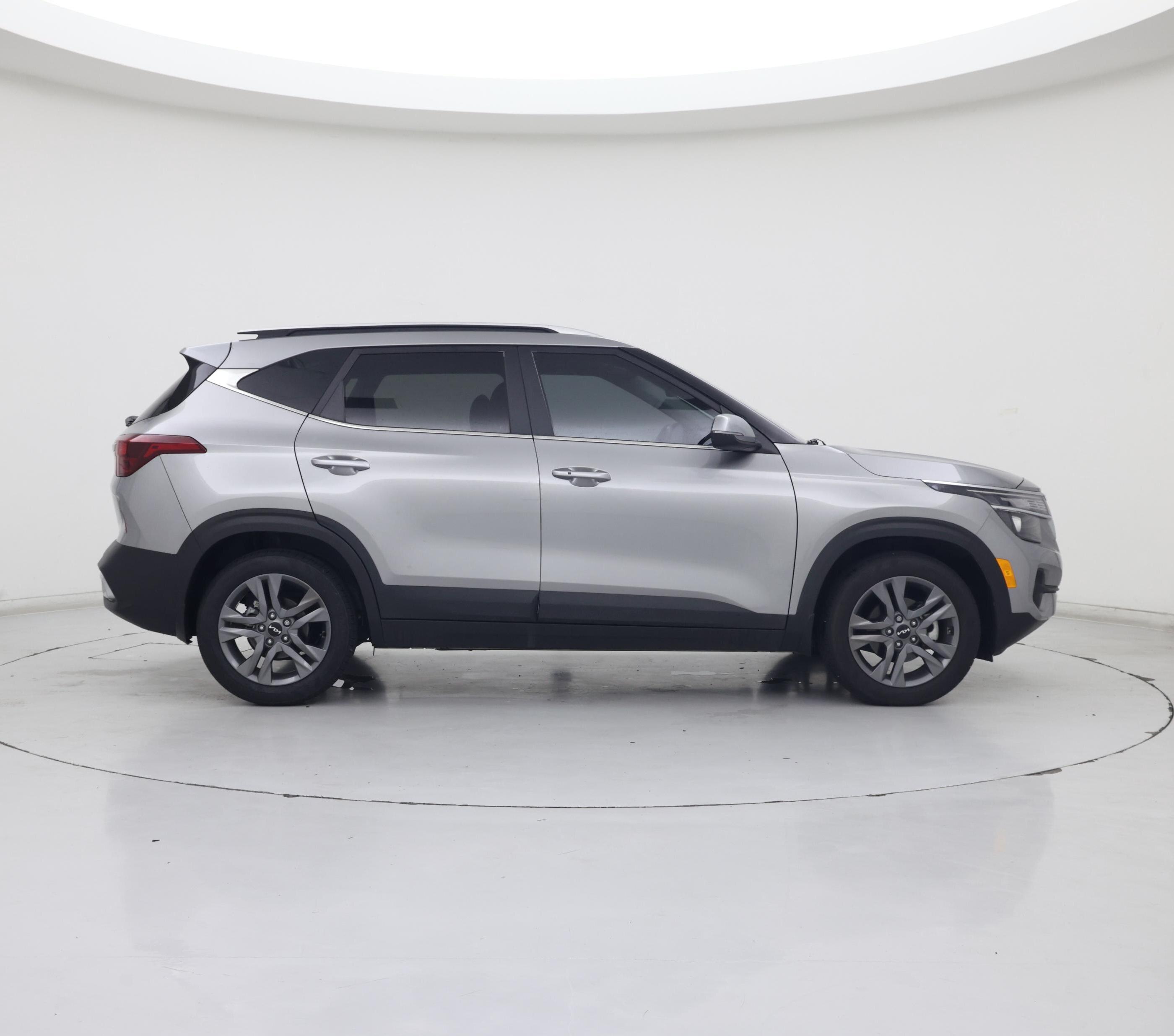 Thumbnail: 2023 Kia Seltos - 7