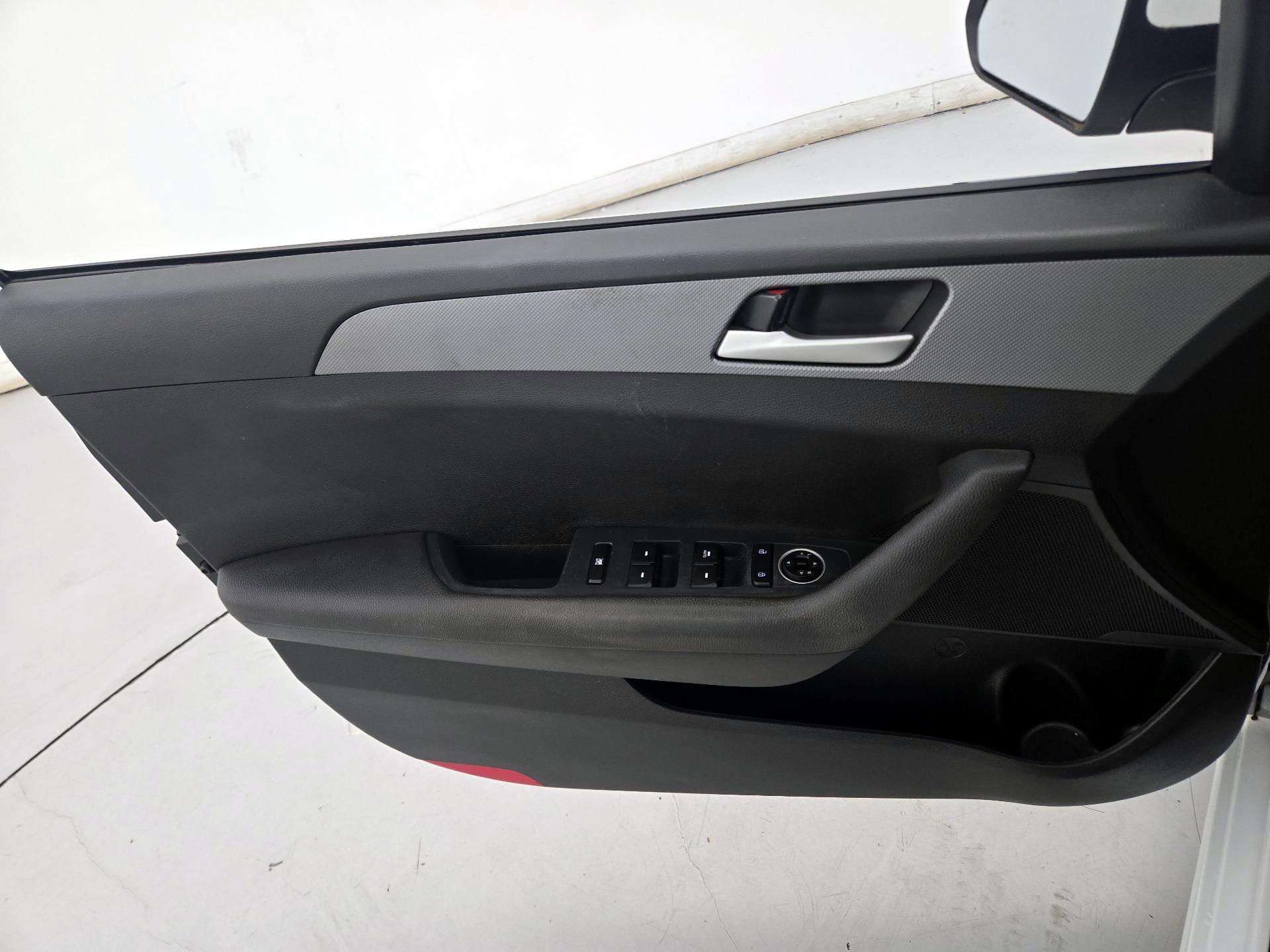 Thumbnail: 2018 Hyundai Sonata - 12