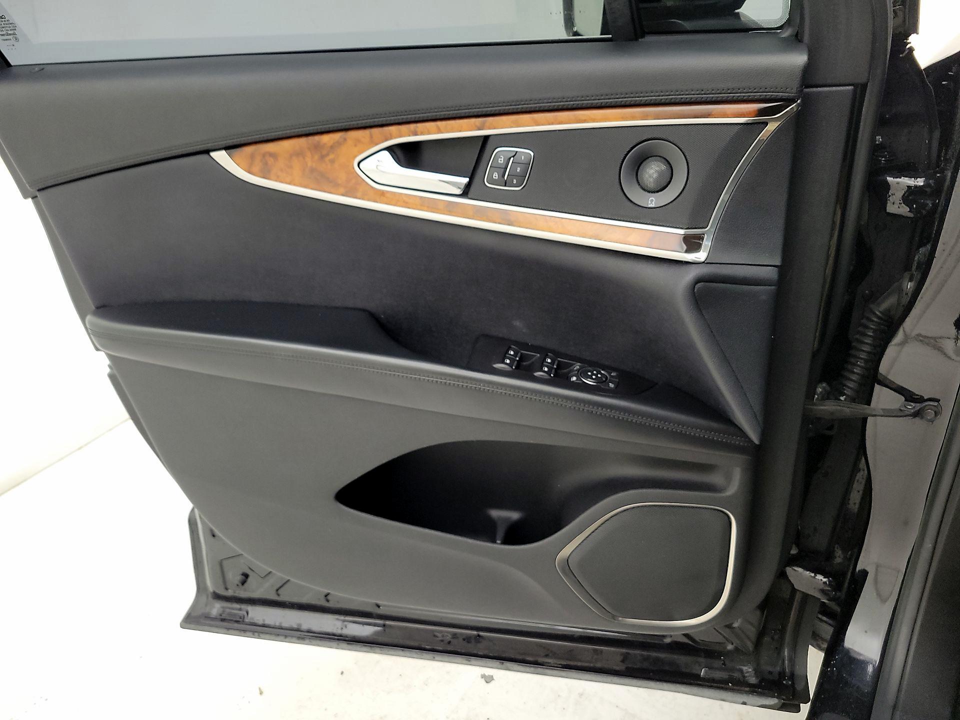 Thumbnail: 2017 Lincoln MKX - 12