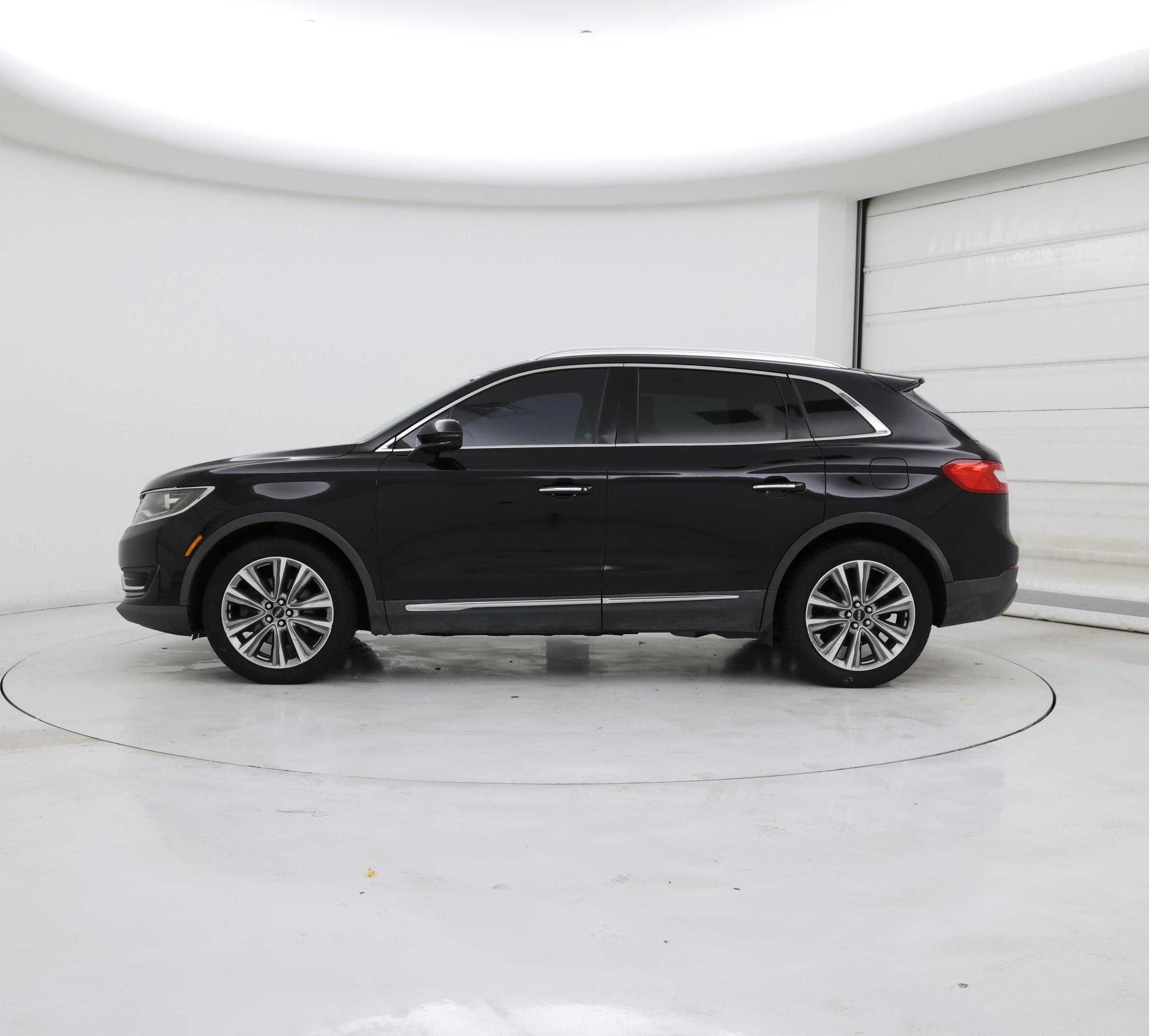 Thumbnail: 2017 Lincoln MKX - 3