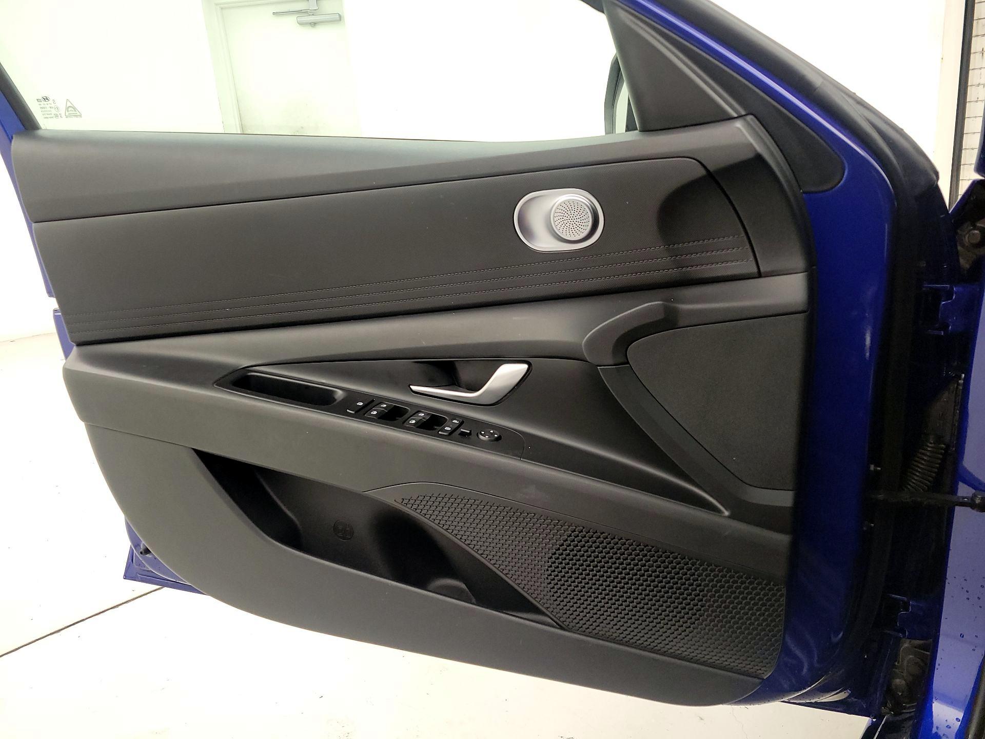 Thumbnail: 2023 Hyundai Elantra - 10