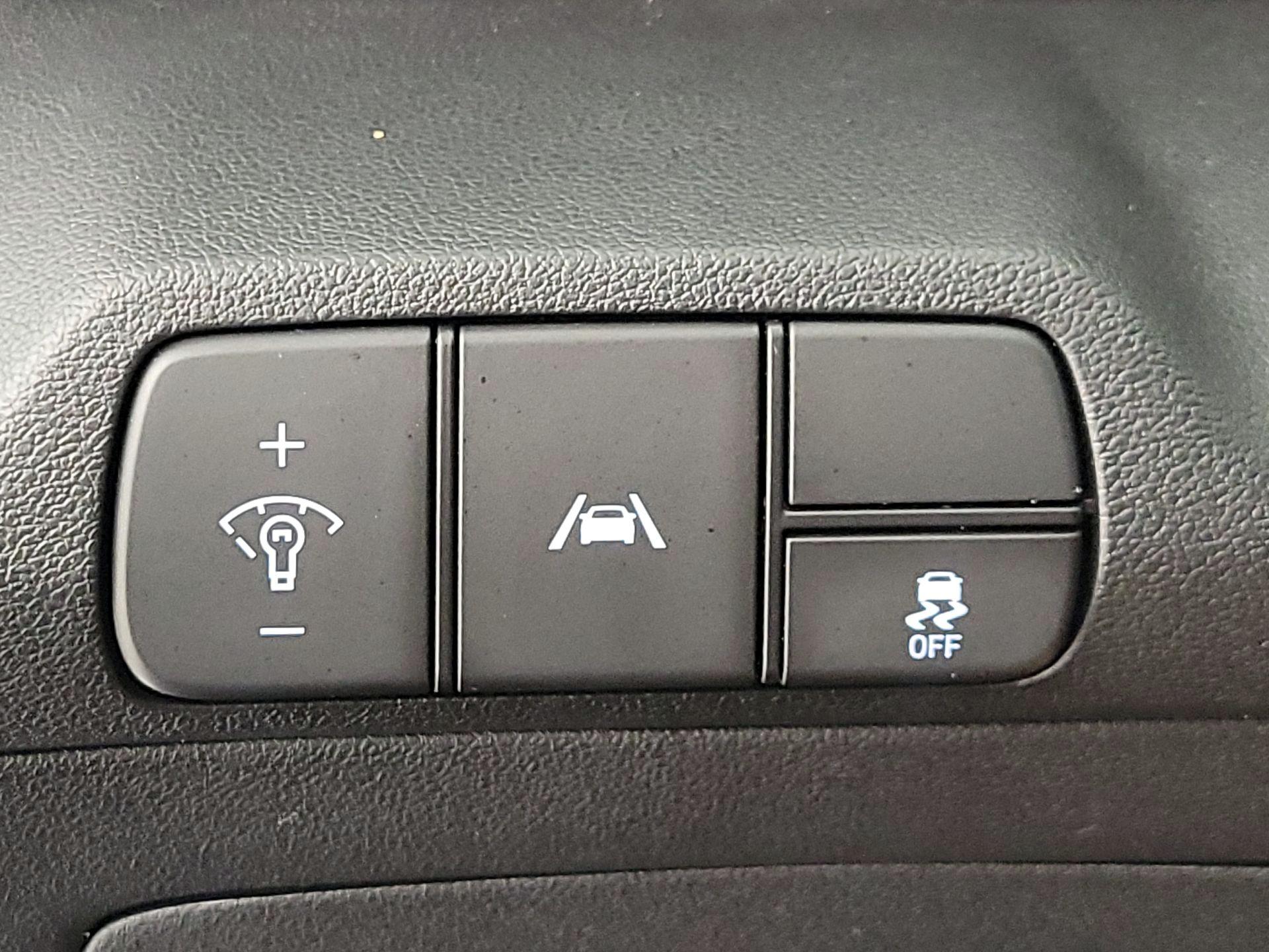 Thumbnail: 2023 Hyundai Elantra - 11