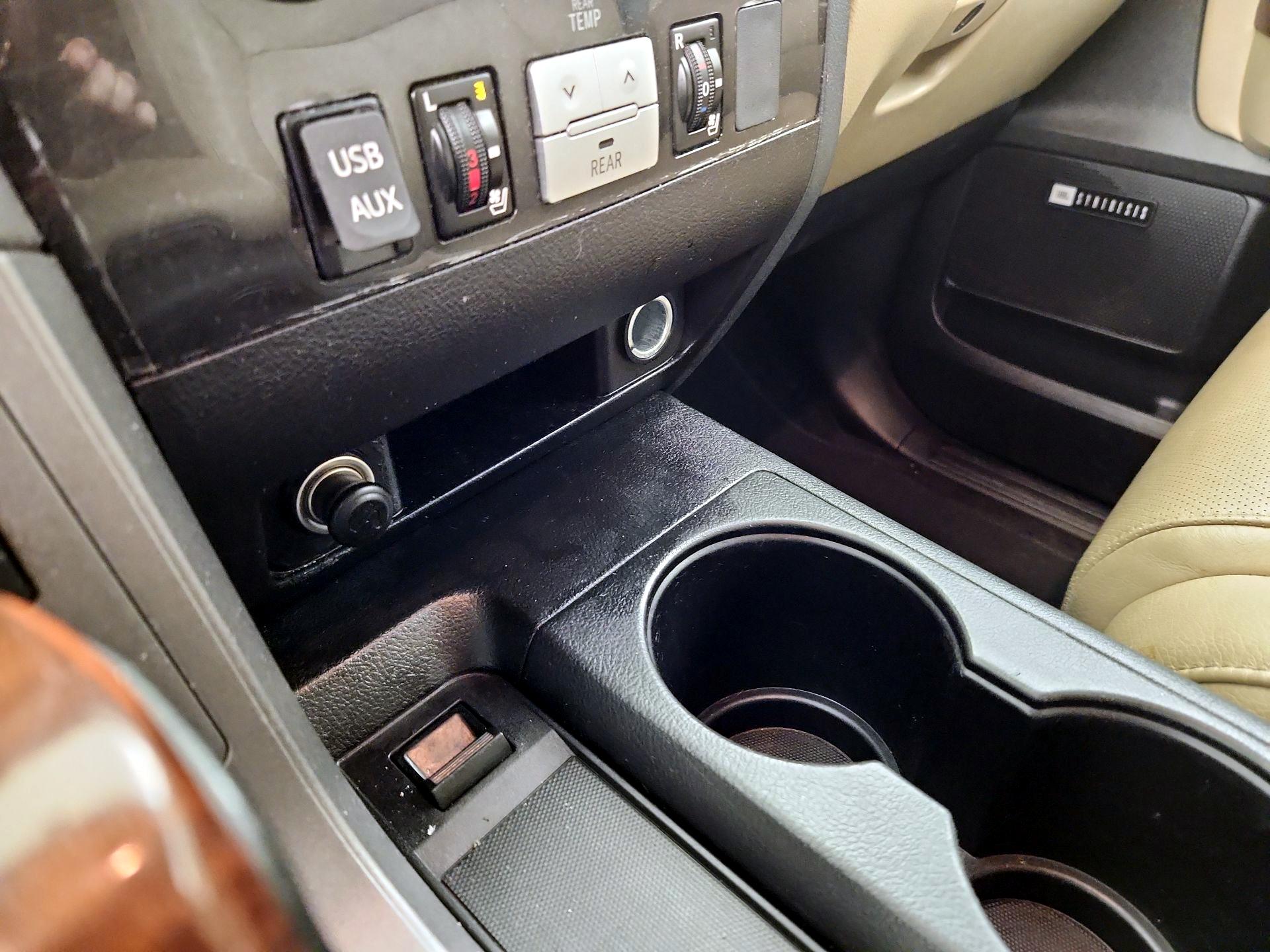 Thumbnail: 2014 Toyota Sequoia - 18