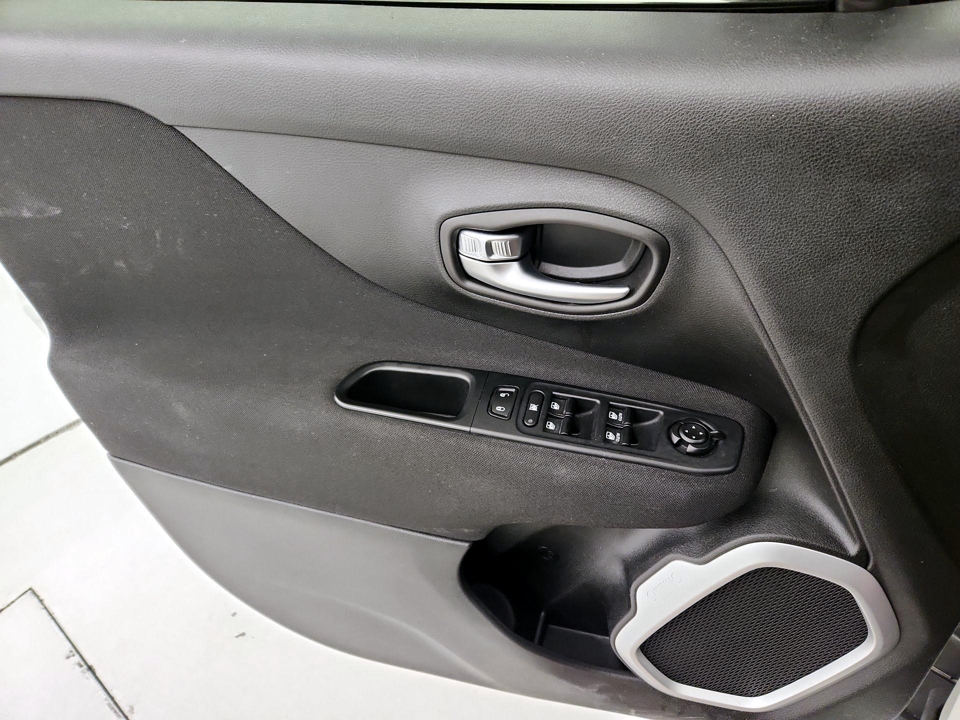 Thumbnail: 2018 Jeep Renegade - 12