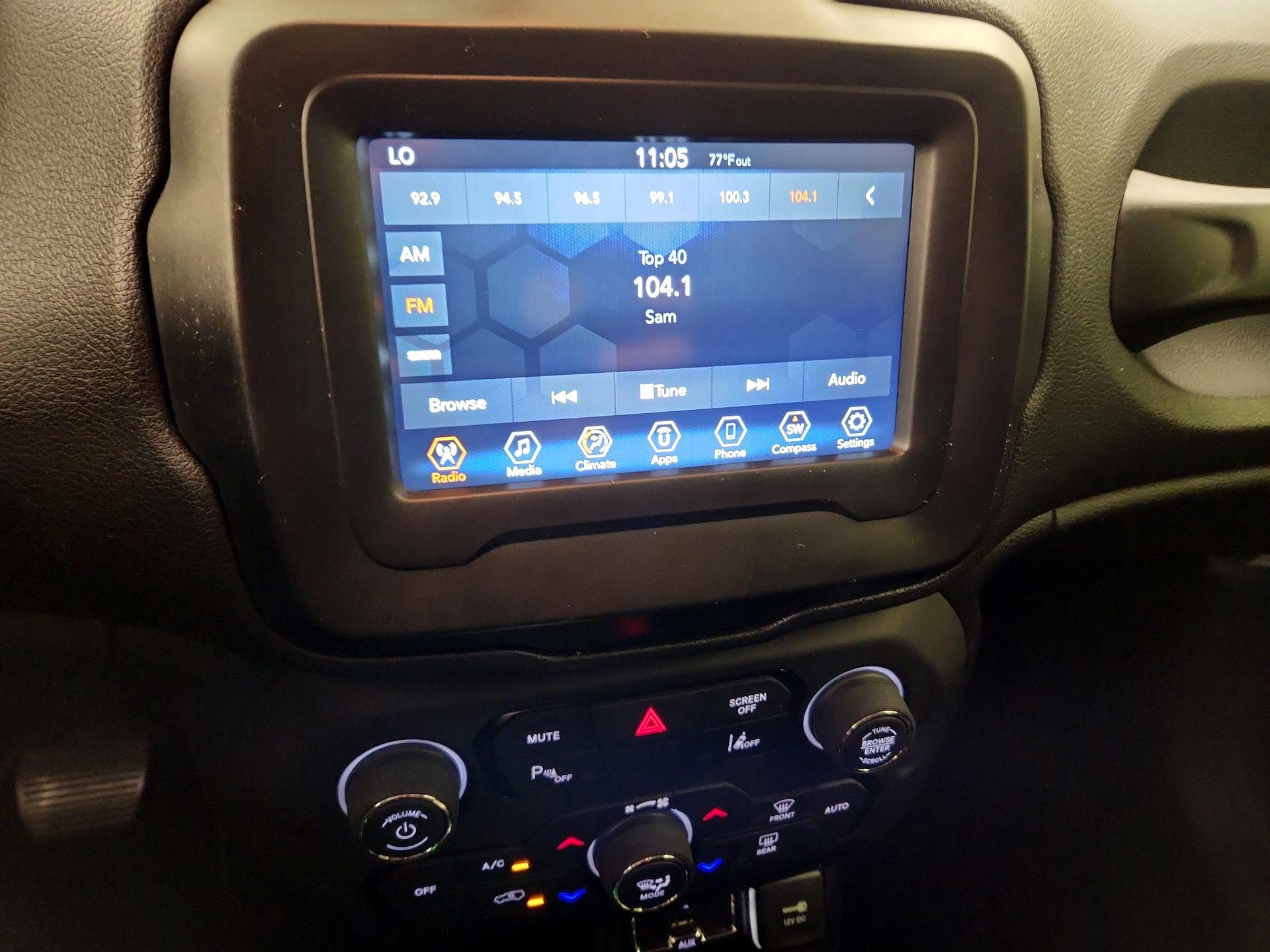 Thumbnail: 2018 Jeep Renegade - 15