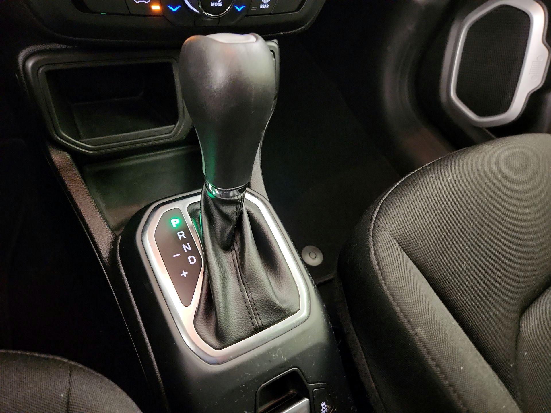 Thumbnail: 2018 Jeep Renegade - 17