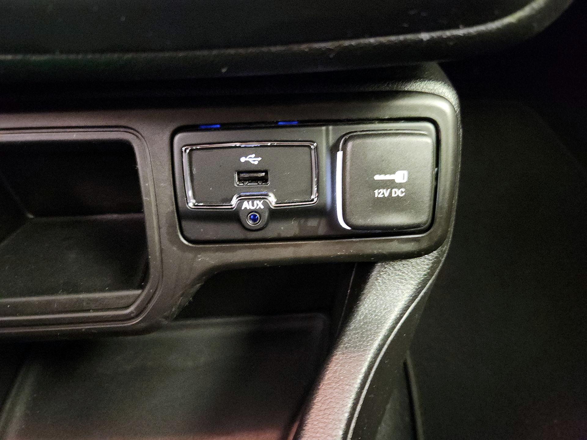 Thumbnail: 2018 Jeep Renegade - 18