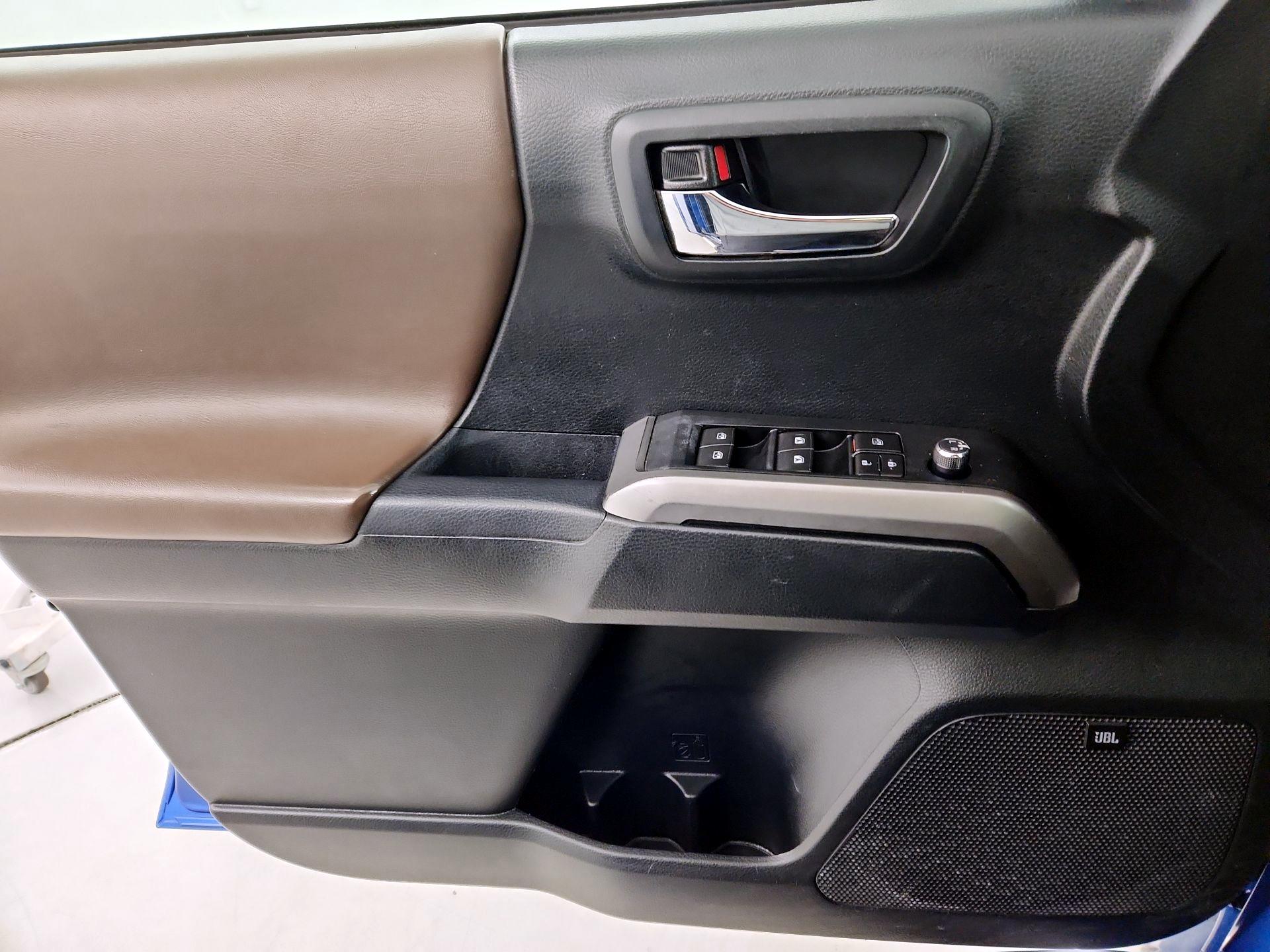 Thumbnail: 2017 Toyota Tacoma - 12