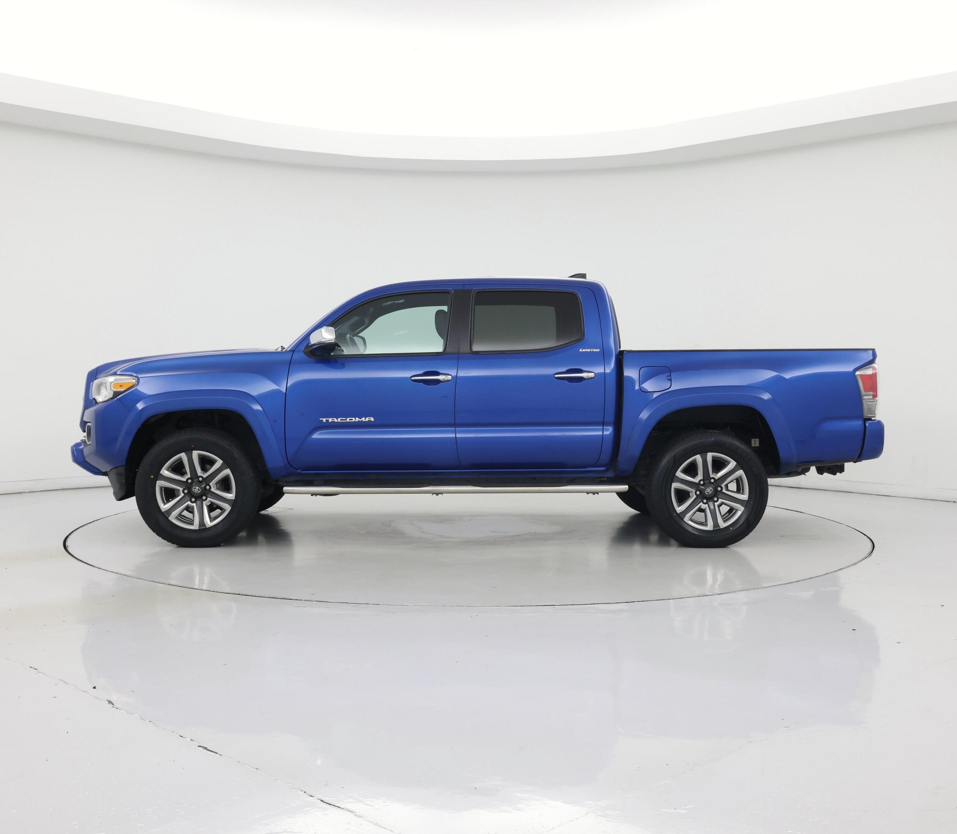 Thumbnail: 2017 Toyota Tacoma - 3