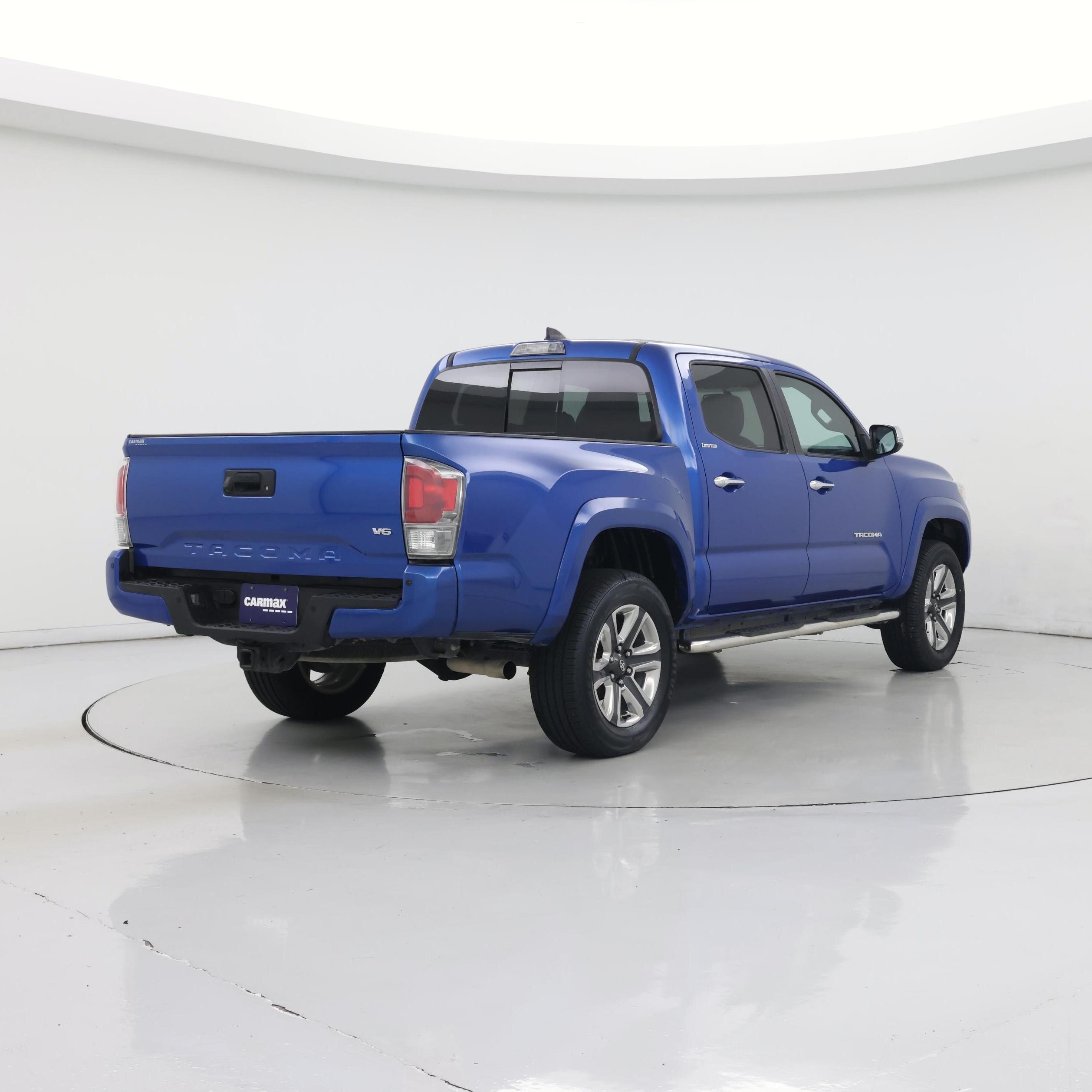 Thumbnail: 2017 Toyota Tacoma - 8