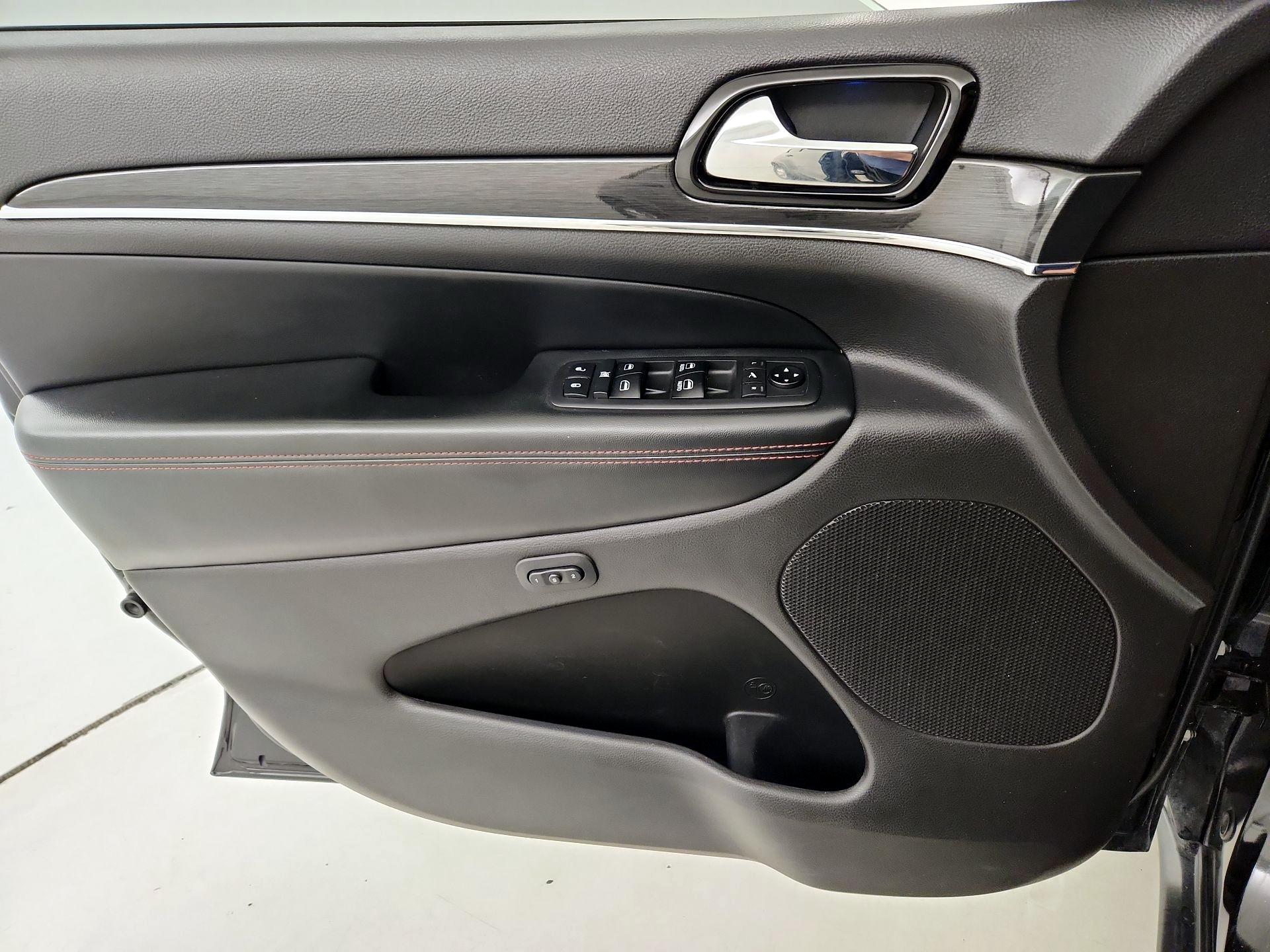 Thumbnail: 2019 Jeep Grand Cherokee - 12