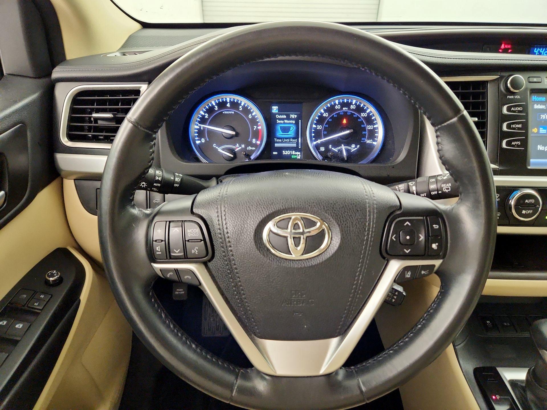 Thumbnail: 2017 Toyota Highlander - 10