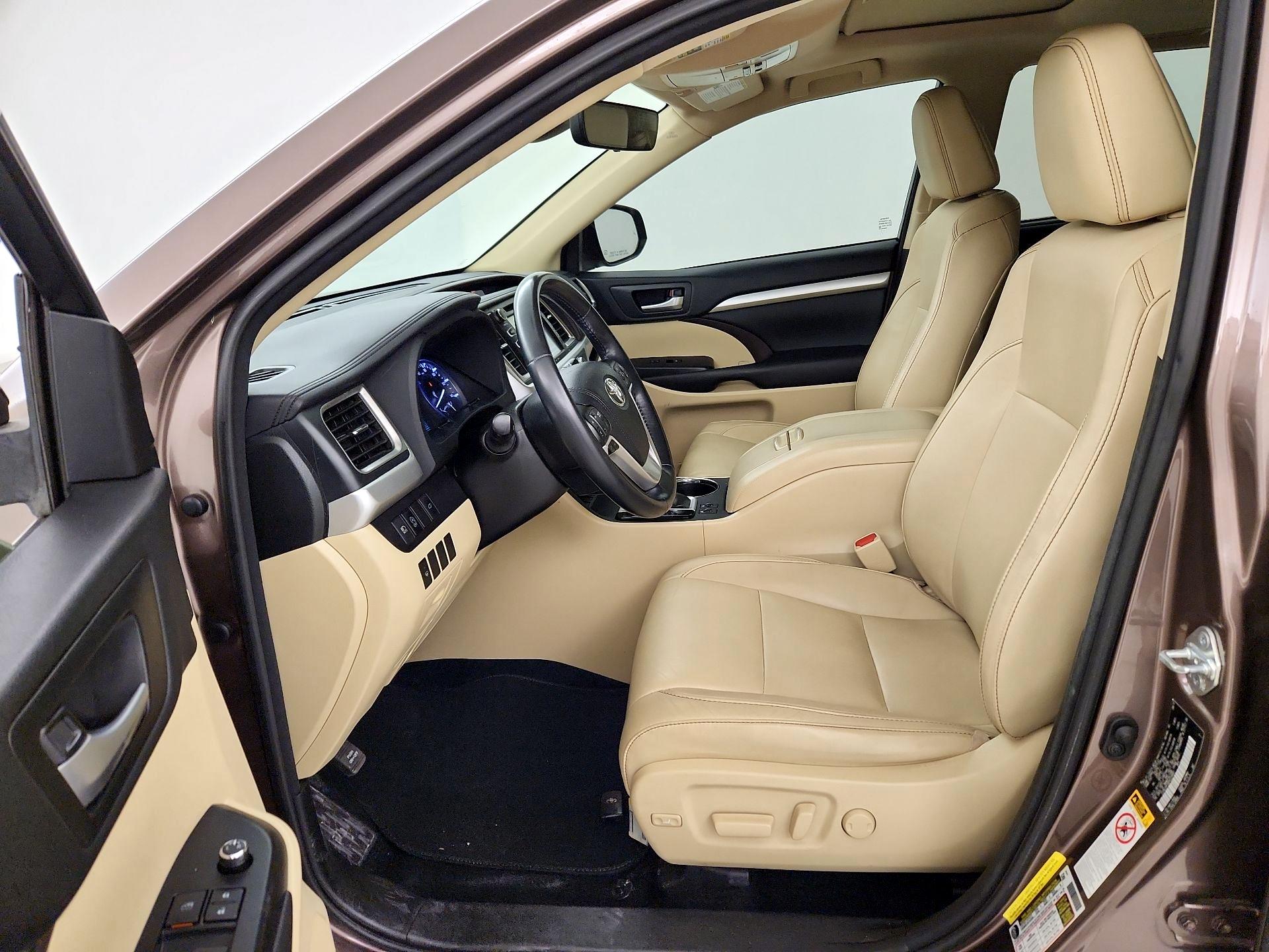 Thumbnail: 2017 Toyota Highlander - 11