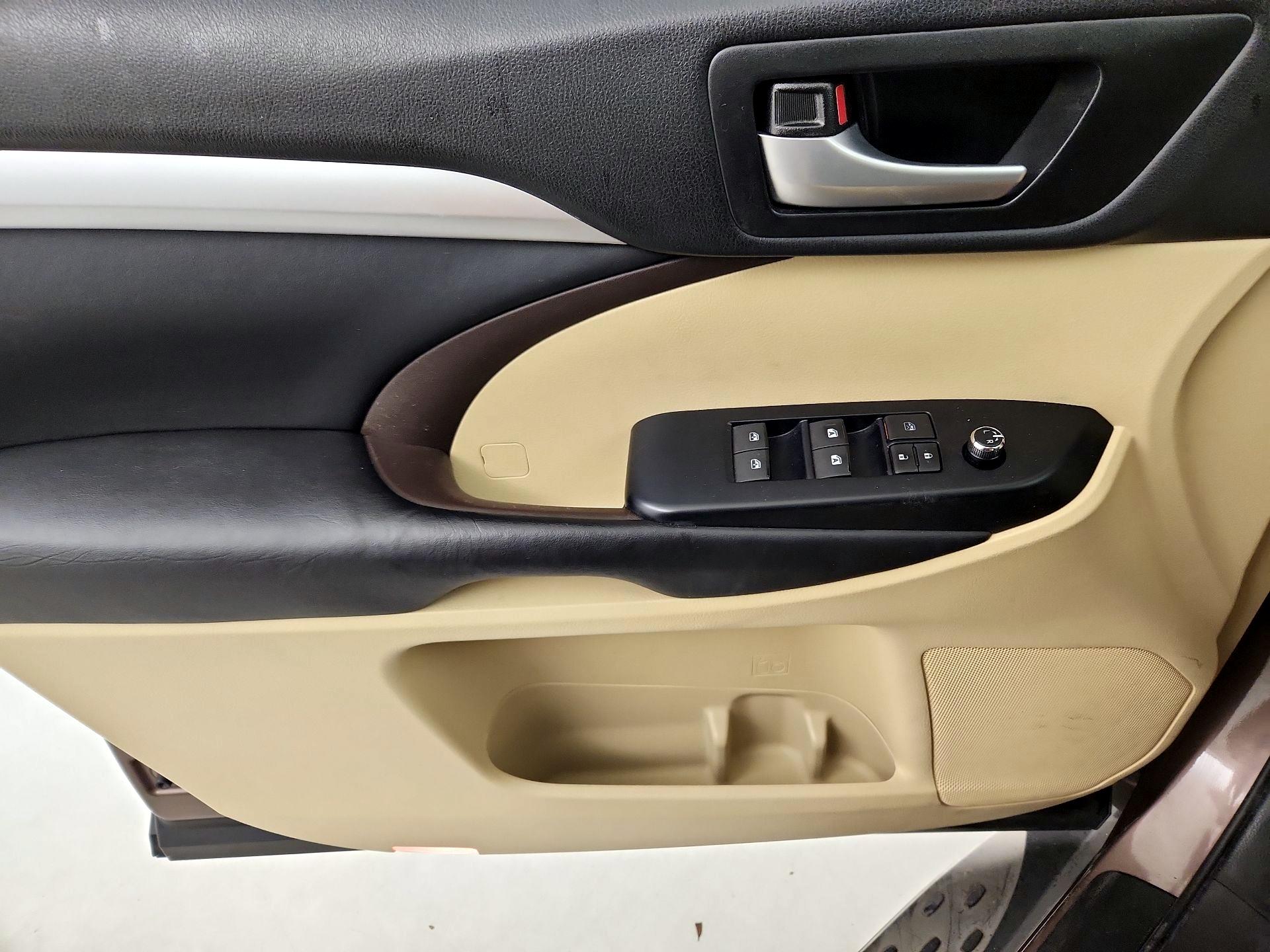 Thumbnail: 2017 Toyota Highlander - 12