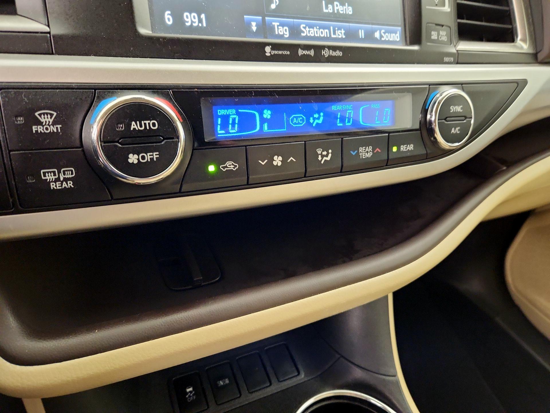 Thumbnail: 2017 Toyota Highlander - 17