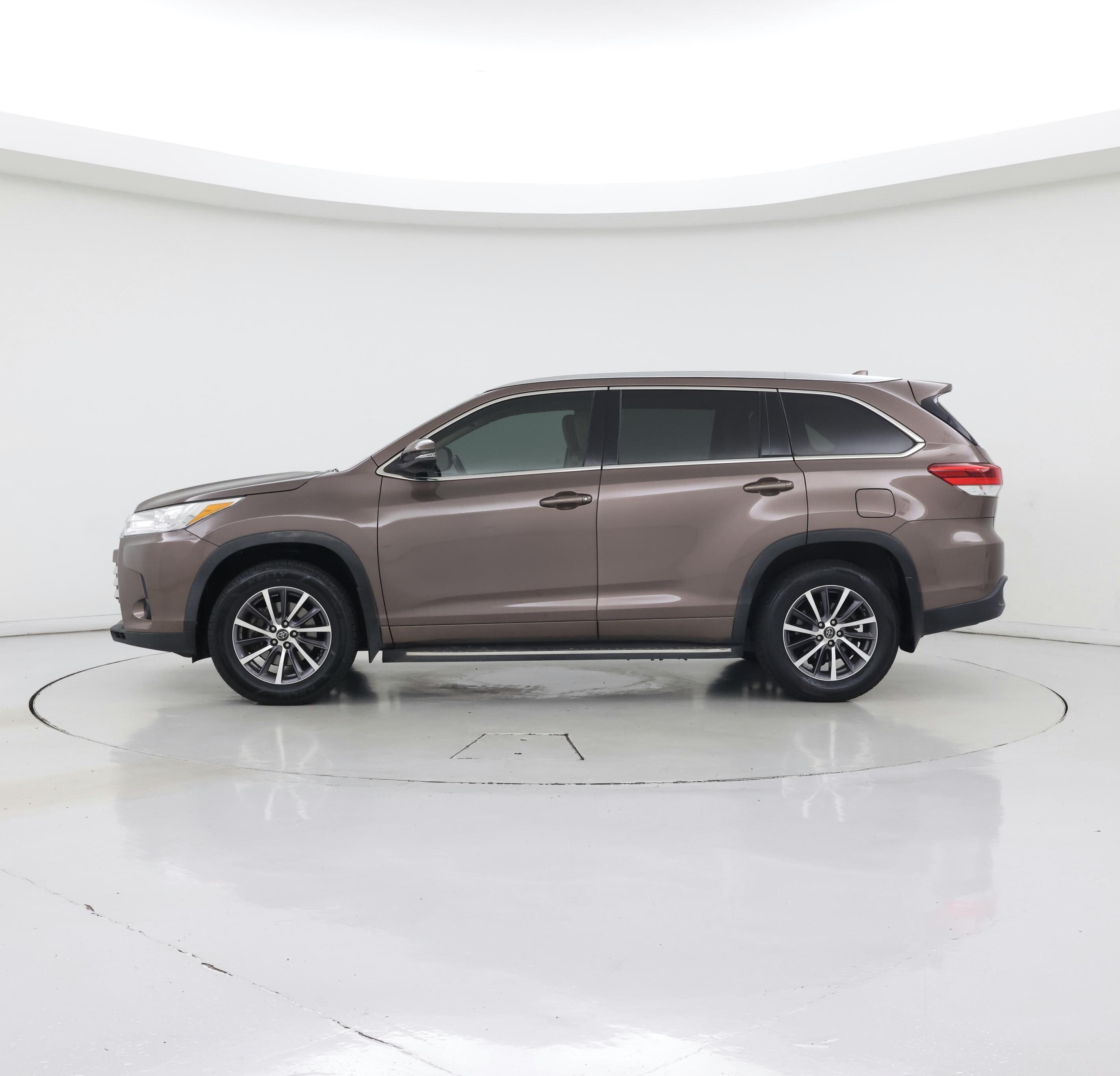 Thumbnail: 2017 Toyota Highlander - 3