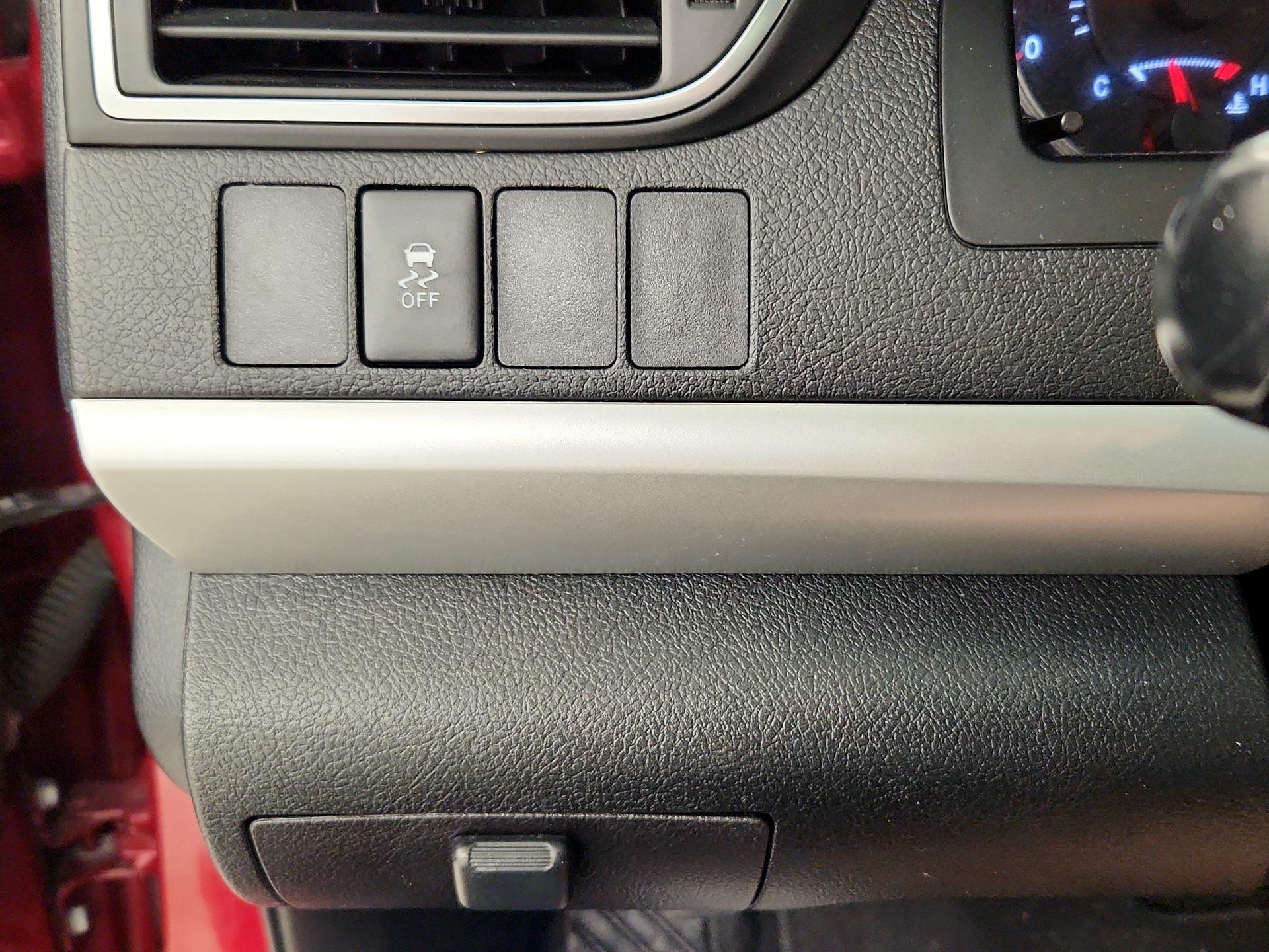 Thumbnail: 2016 Toyota Camry - 13