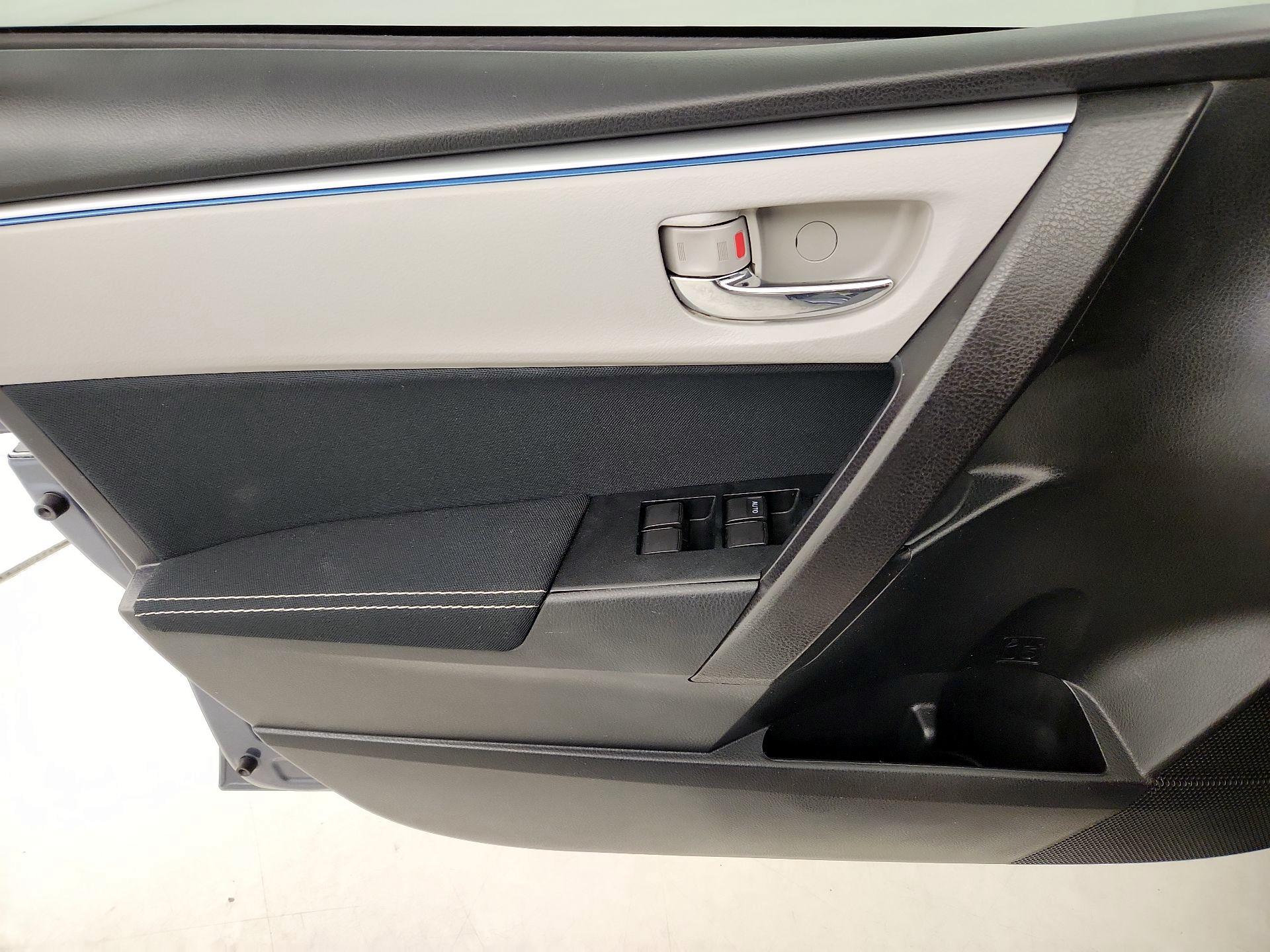 Thumbnail: 2015 Toyota Corolla - 12